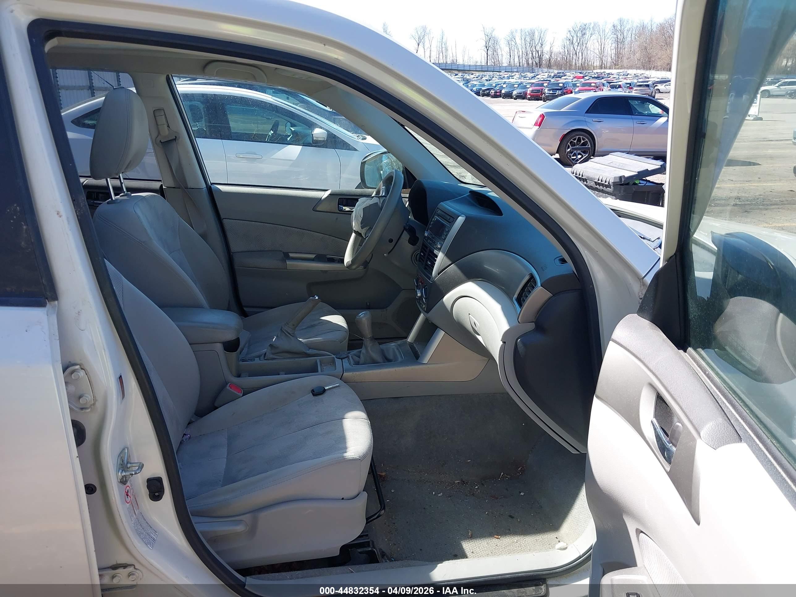 SUBARU FORESTER image 5