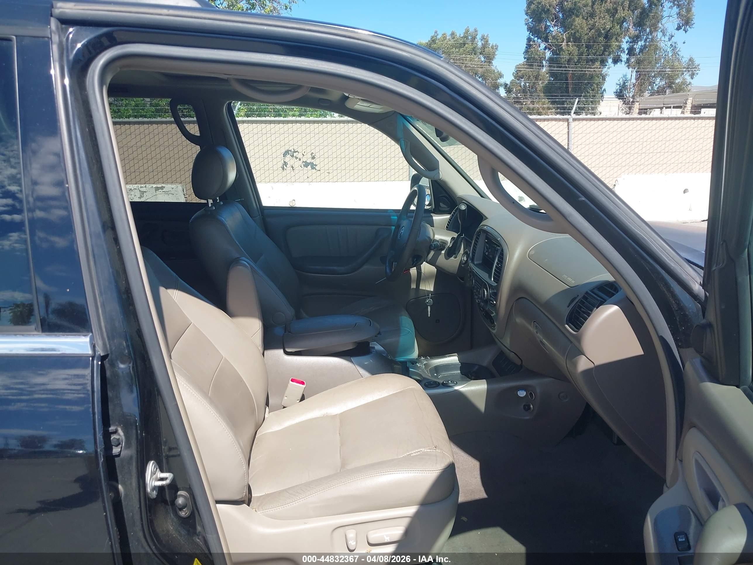 TOYOTA SEQUOIA image 5