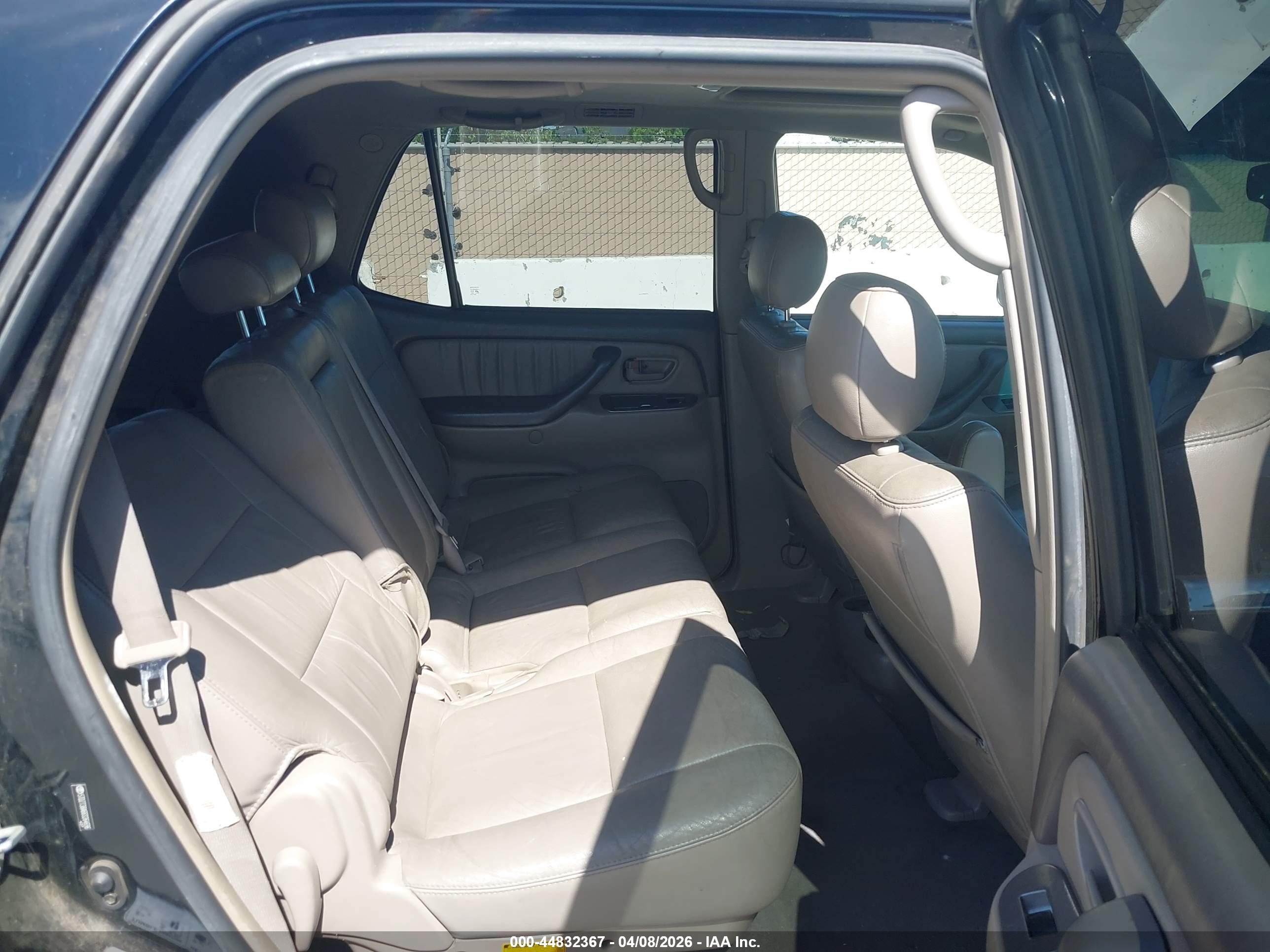 TOYOTA SEQUOIA image 8