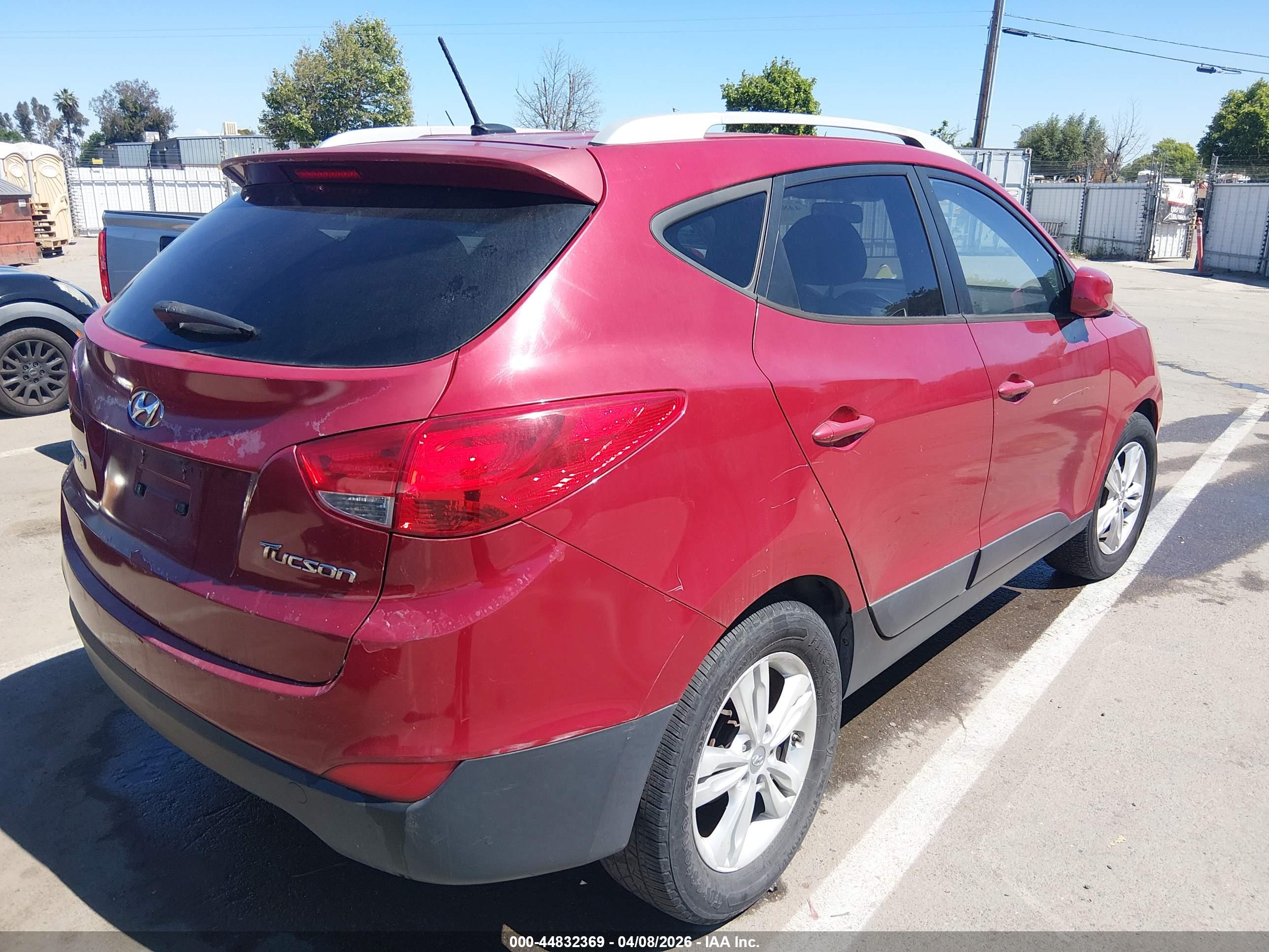 HYUNDAI TUCSON image 4