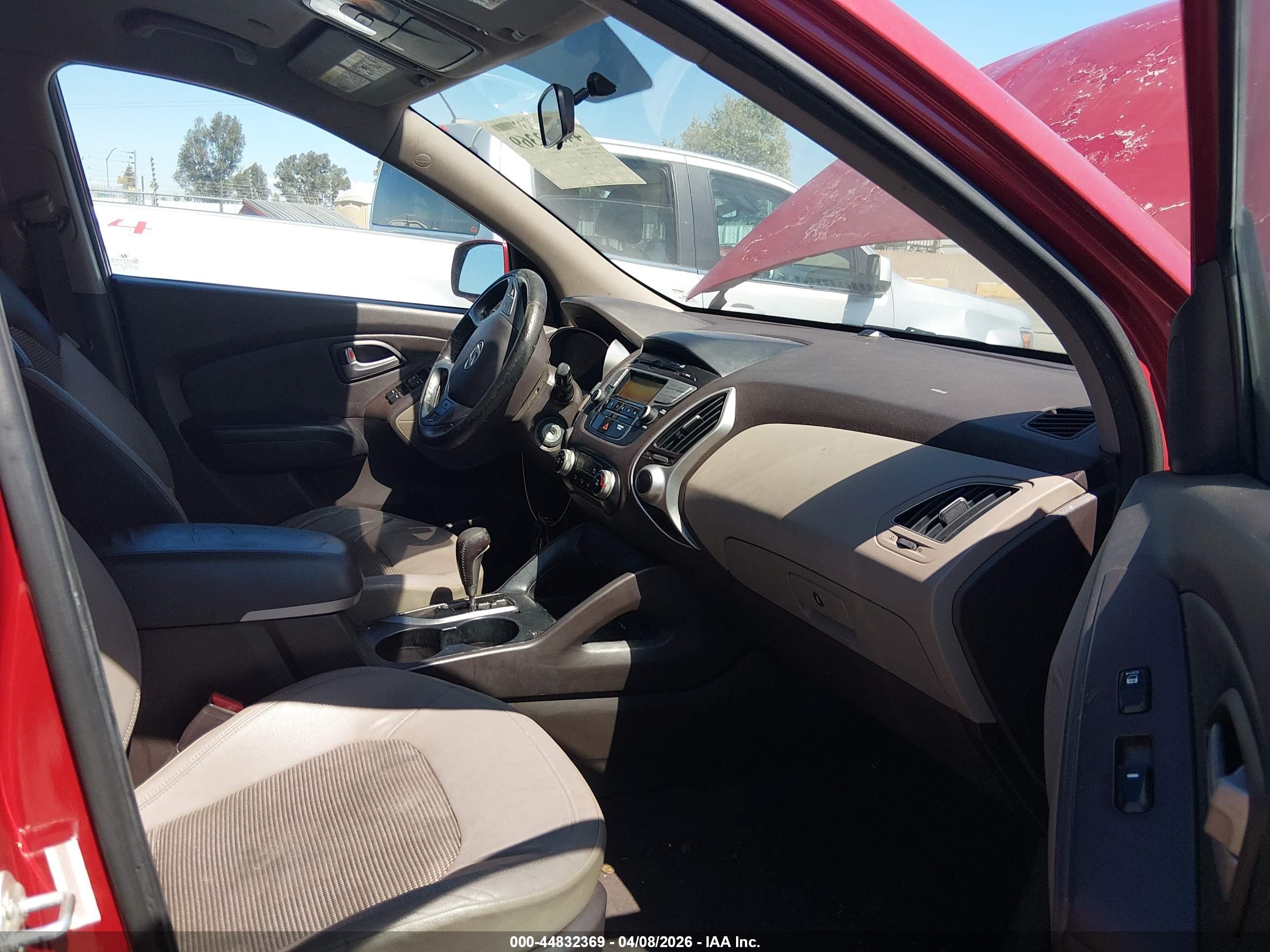 HYUNDAI TUCSON image 5