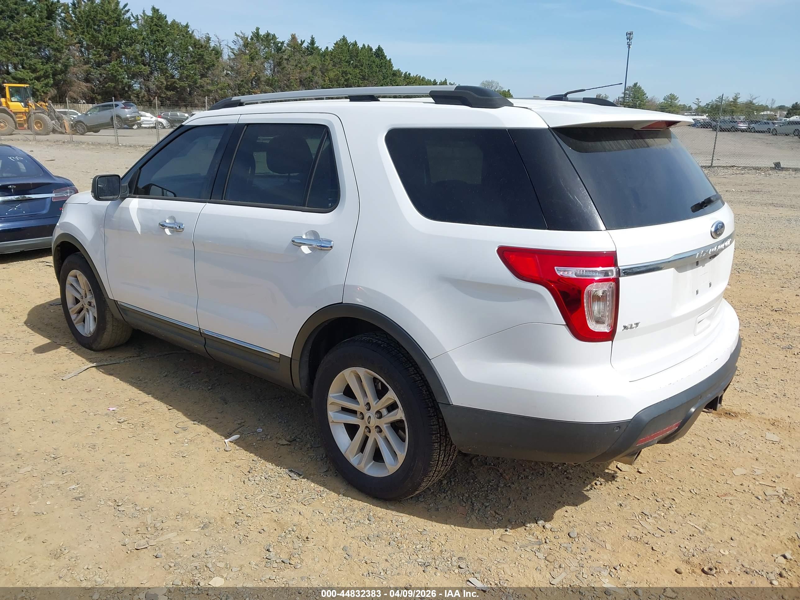 FORD EXPLORER image 3
