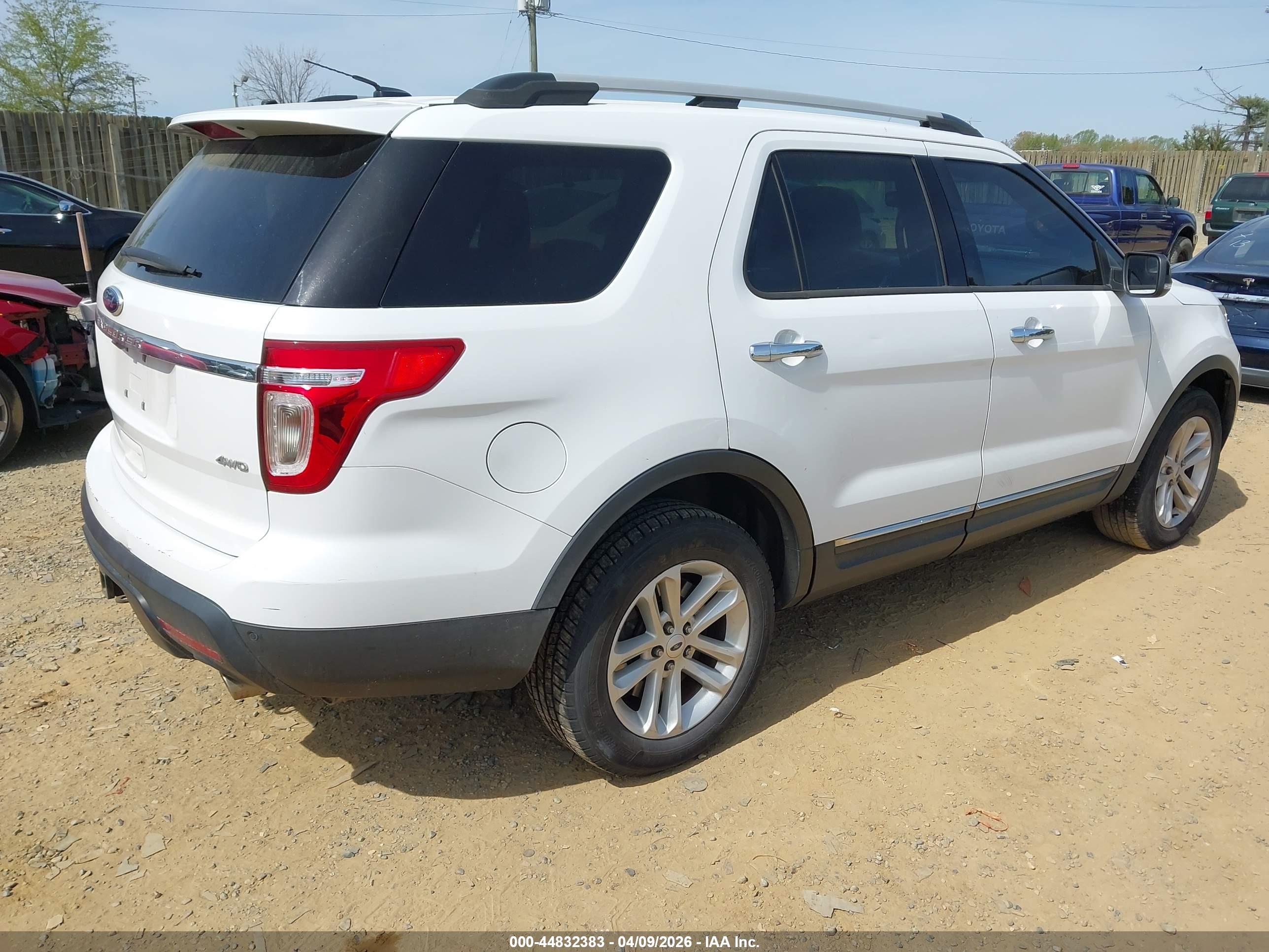 FORD EXPLORER image 4
