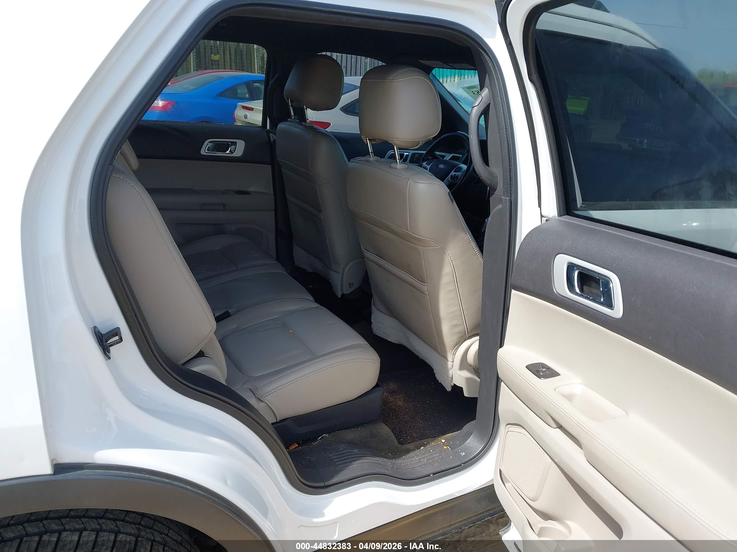 FORD EXPLORER image 8