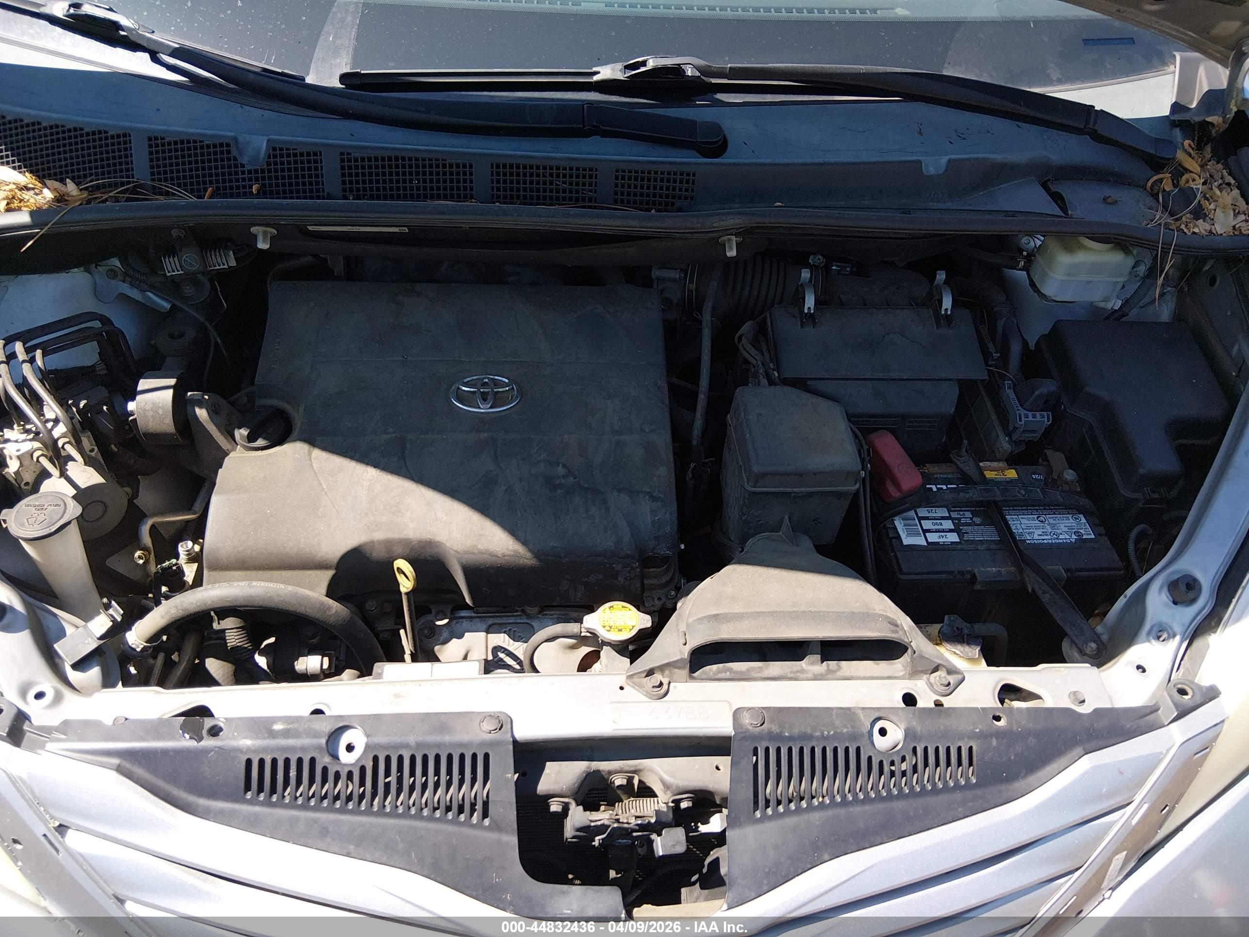 TOYOTA SIENNA image 10