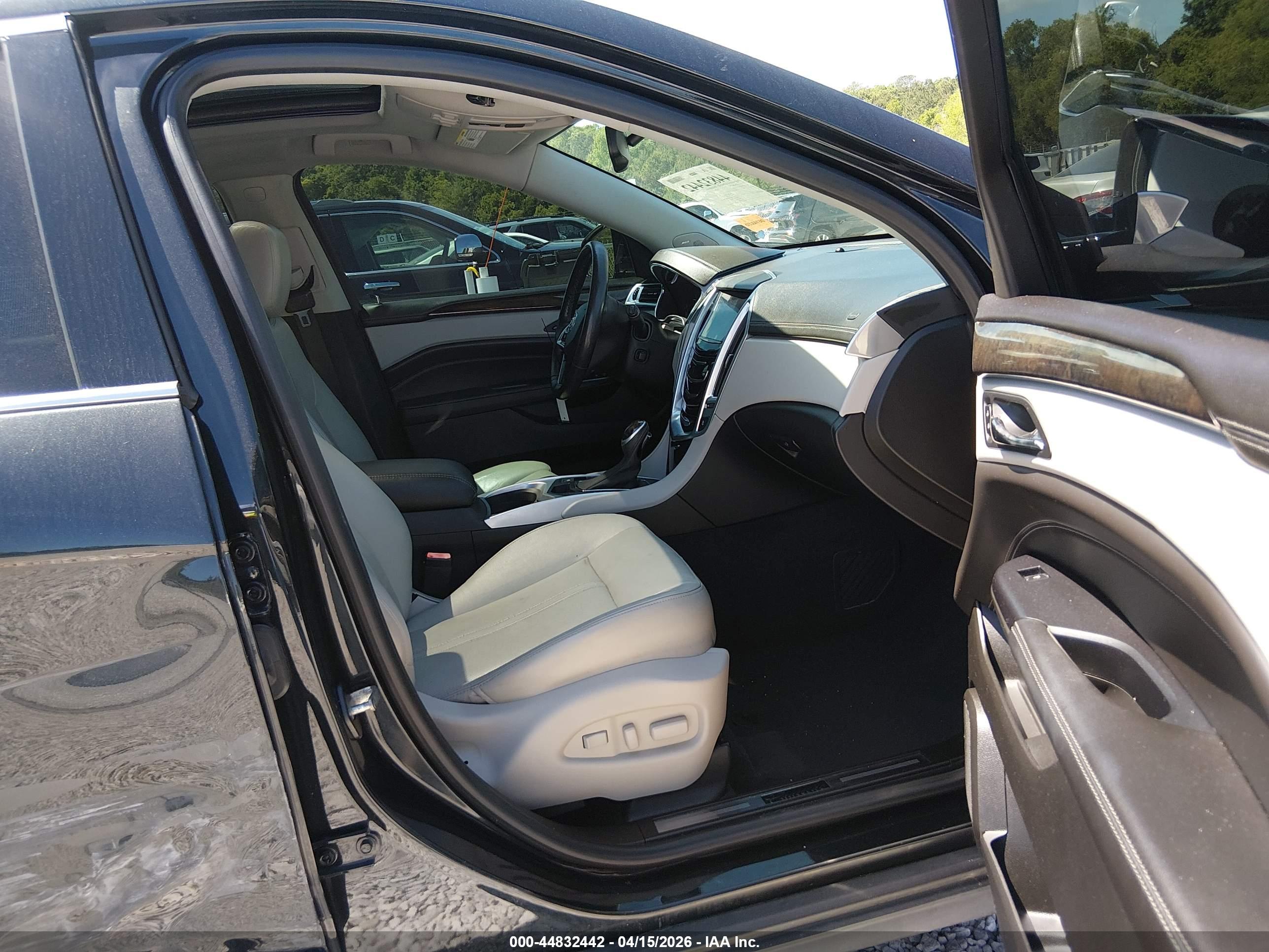 CADILLAC SRX image 5