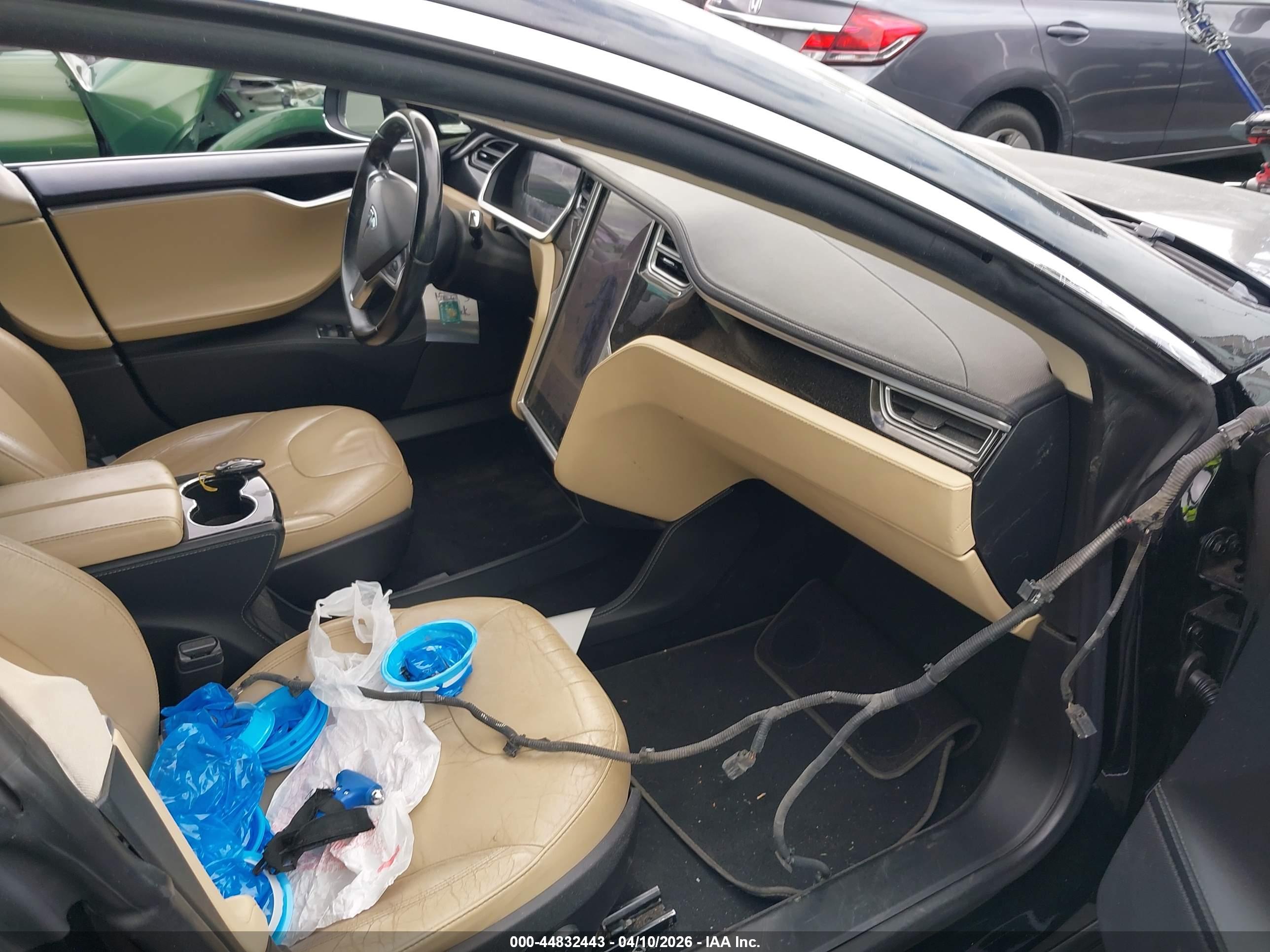 TESLA MODEL image 5