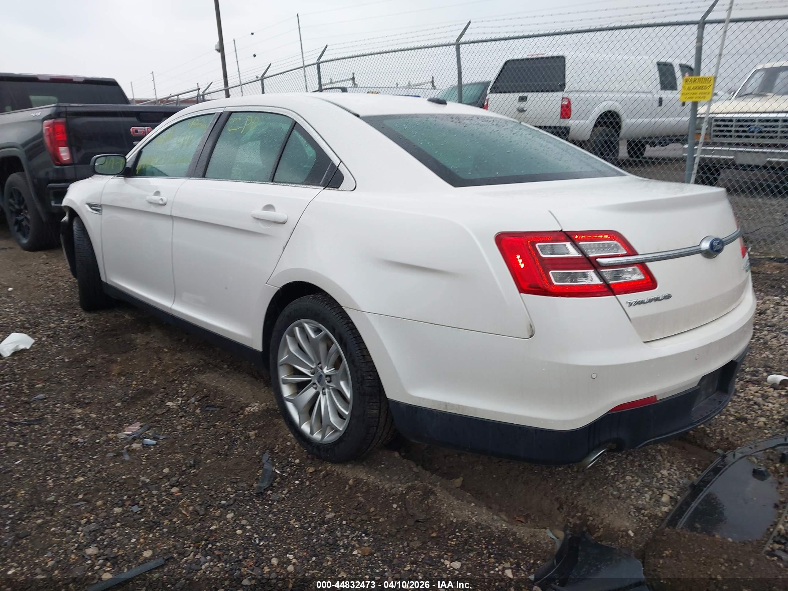FORD TAURUS image 3