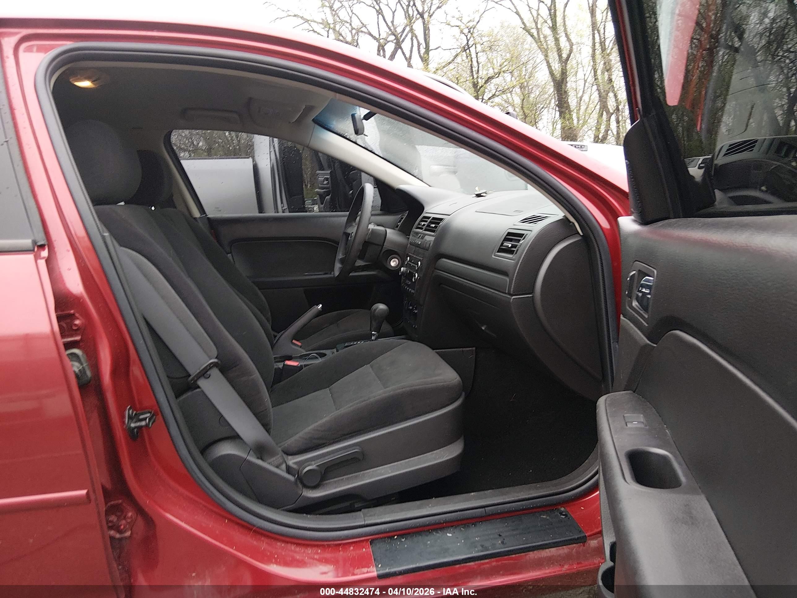FORD FUSION image 5