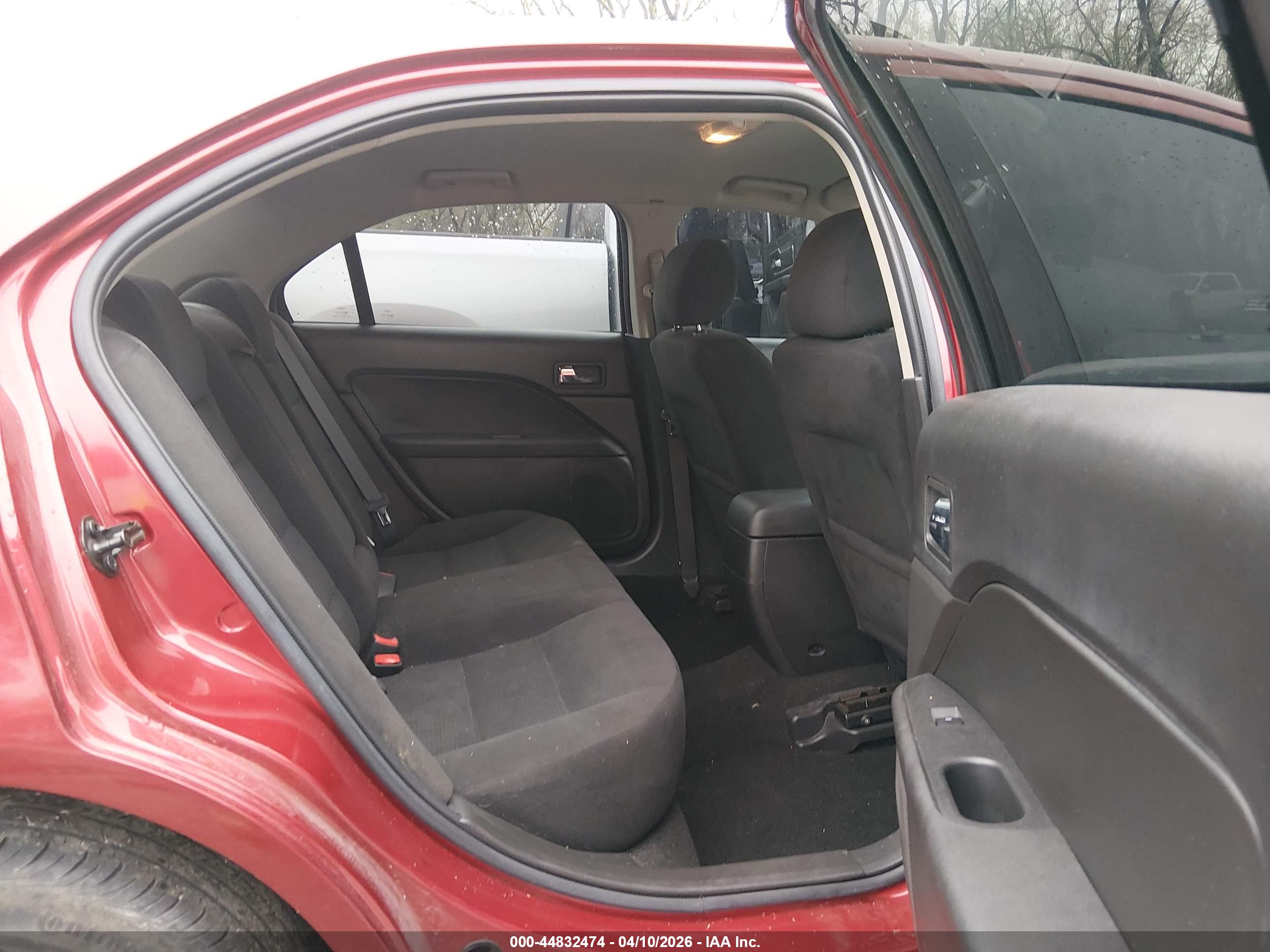 FORD FUSION image 8