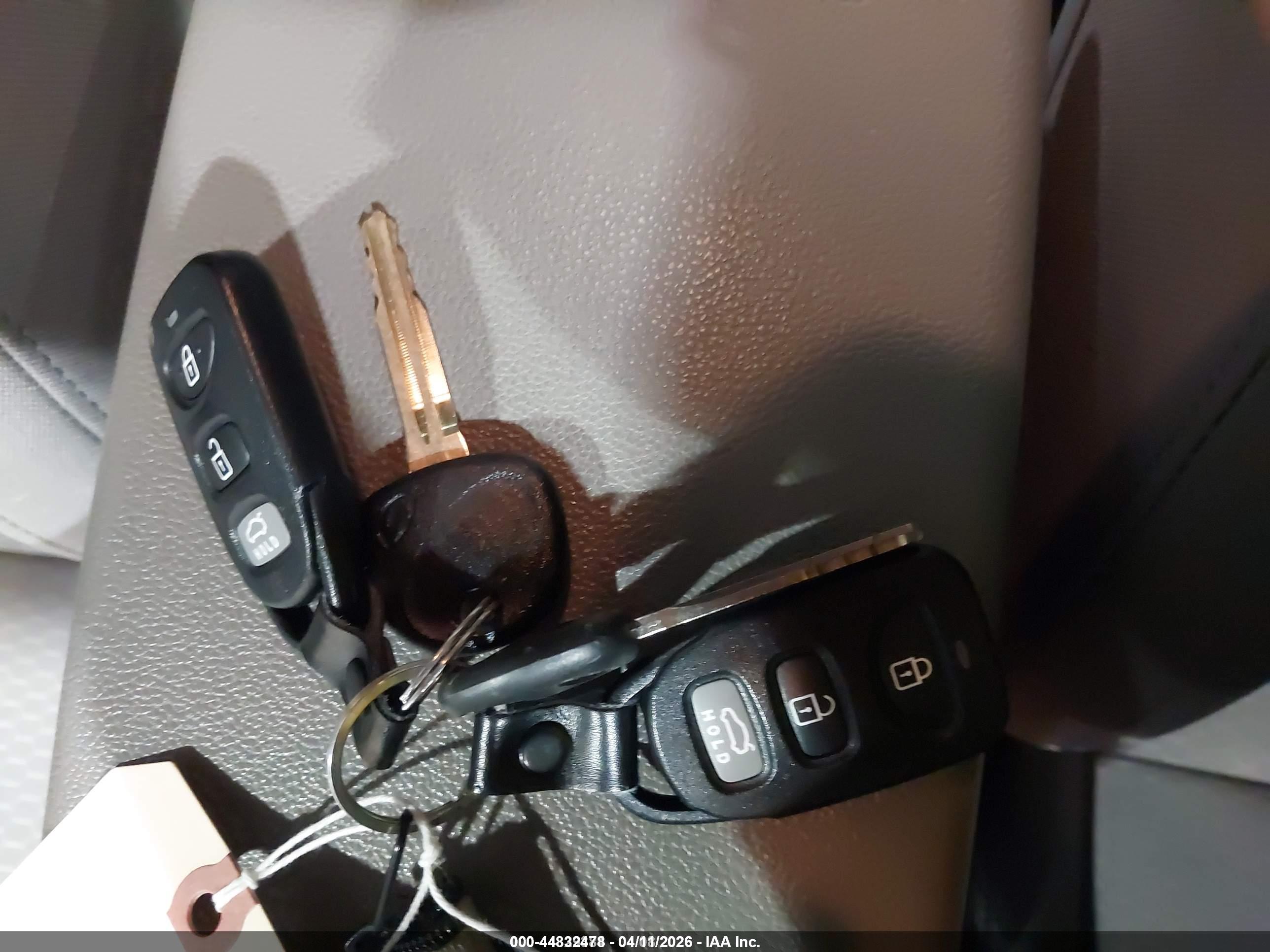 HYUNDAI ELANTRA image 11