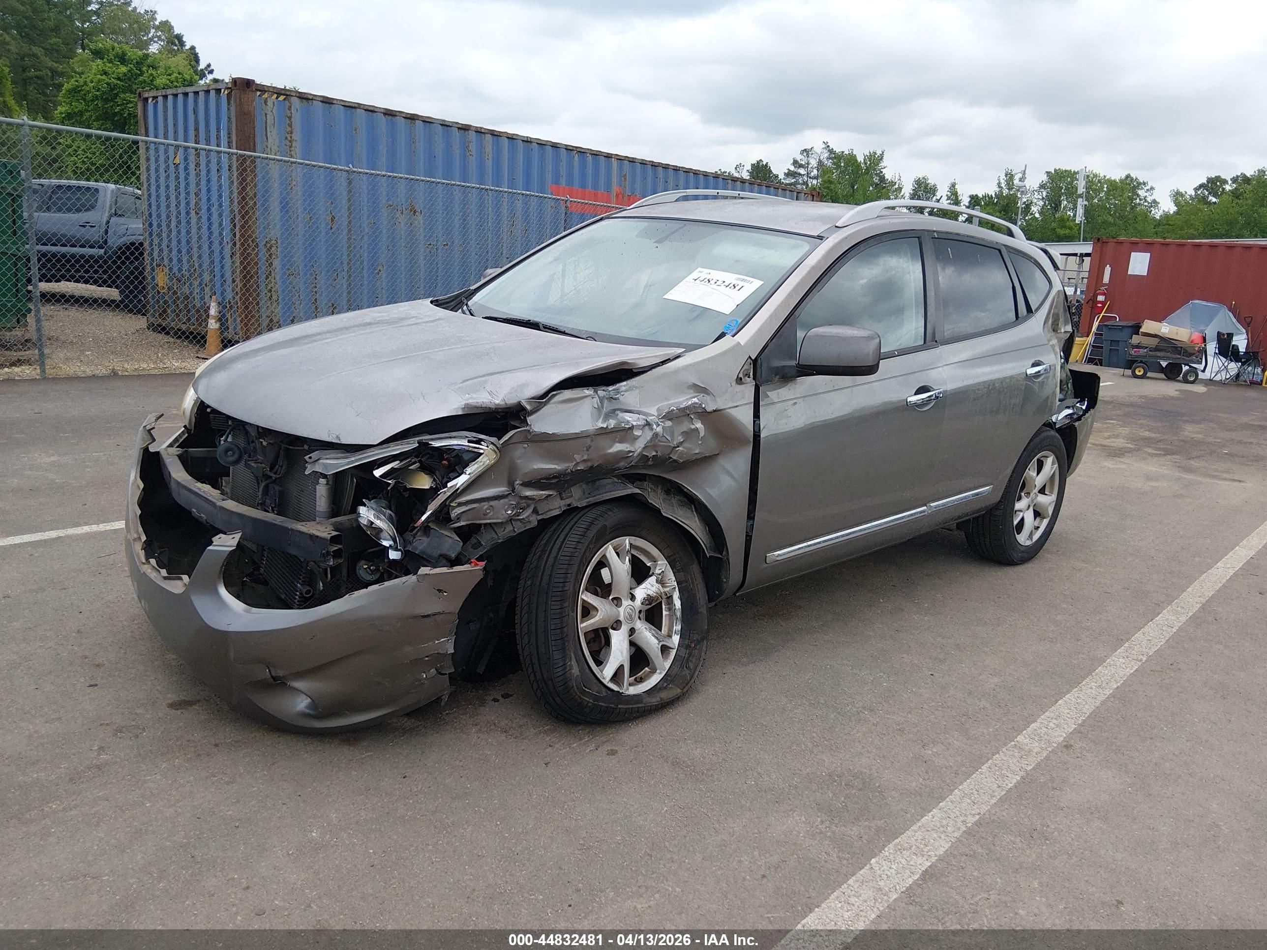NISSAN ROGUE image 2