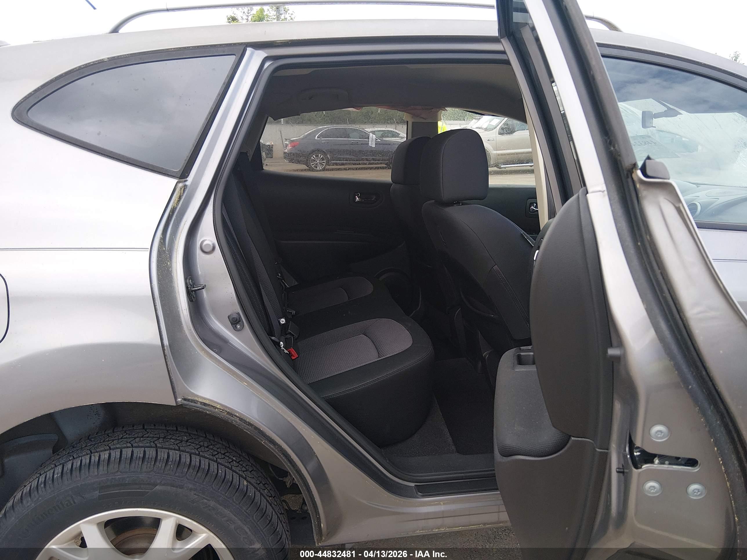 NISSAN ROGUE image 8