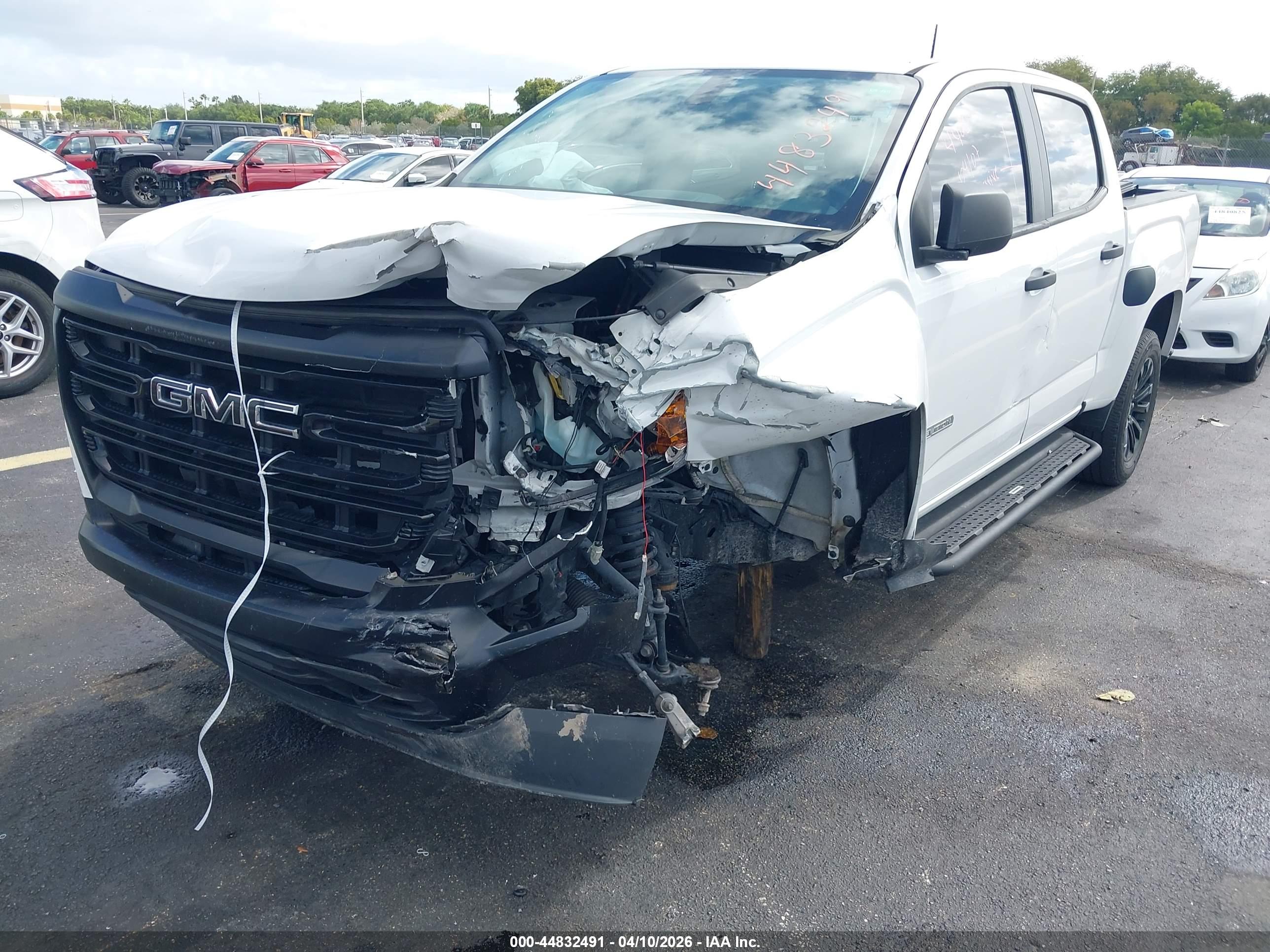 GMC CANYON image 6