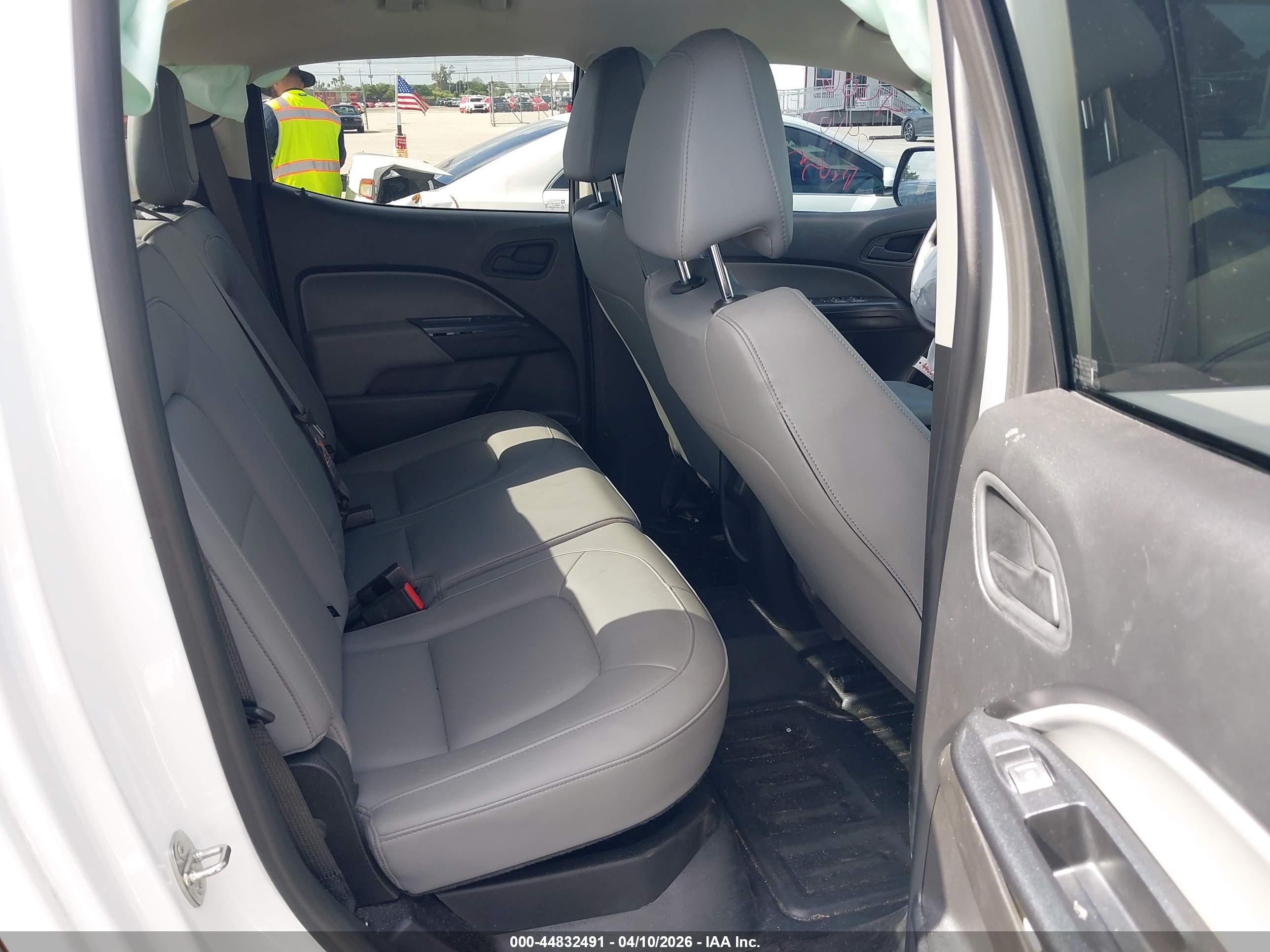 GMC CANYON image 8
