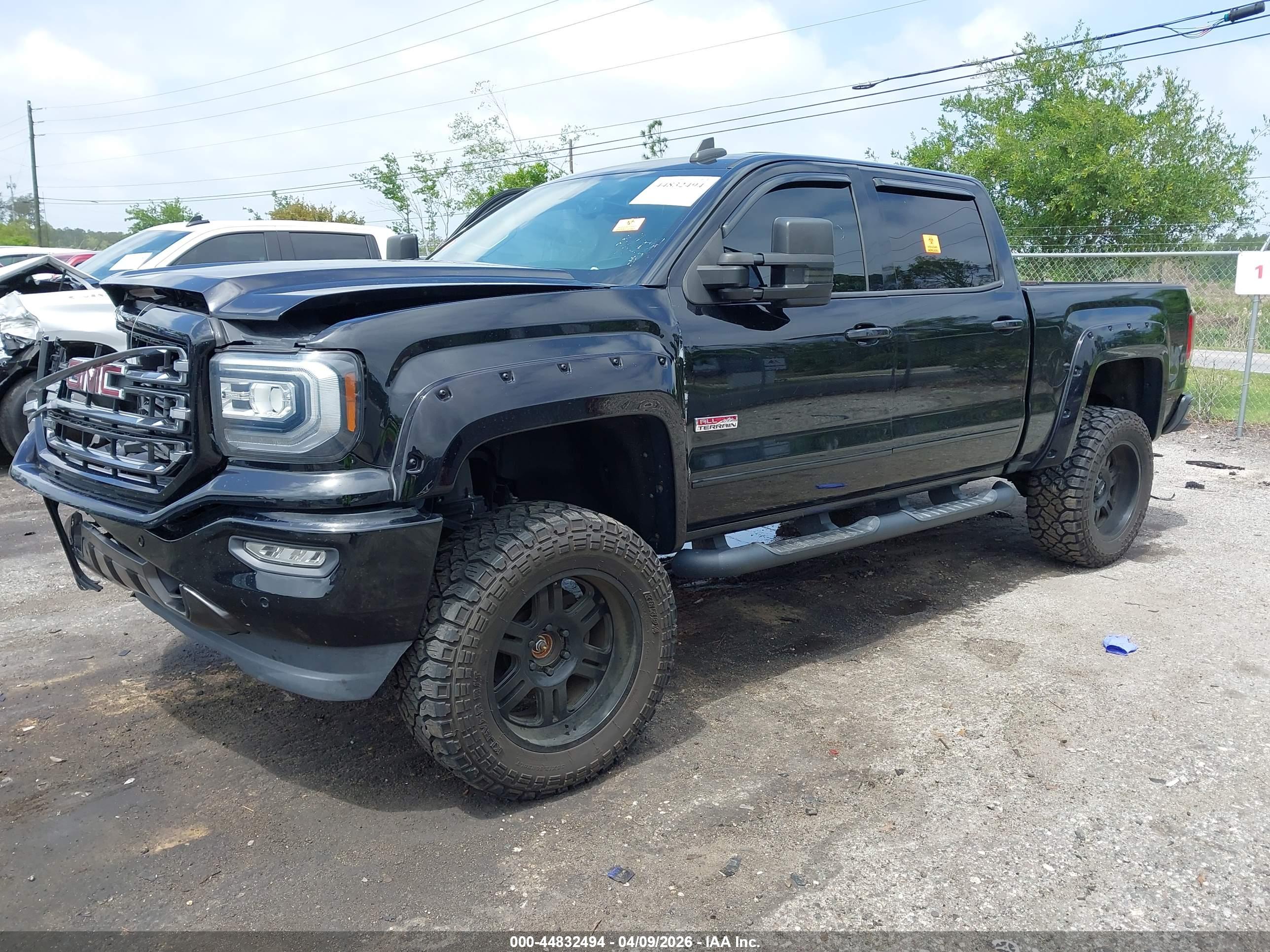 GMC SIERRA image 2