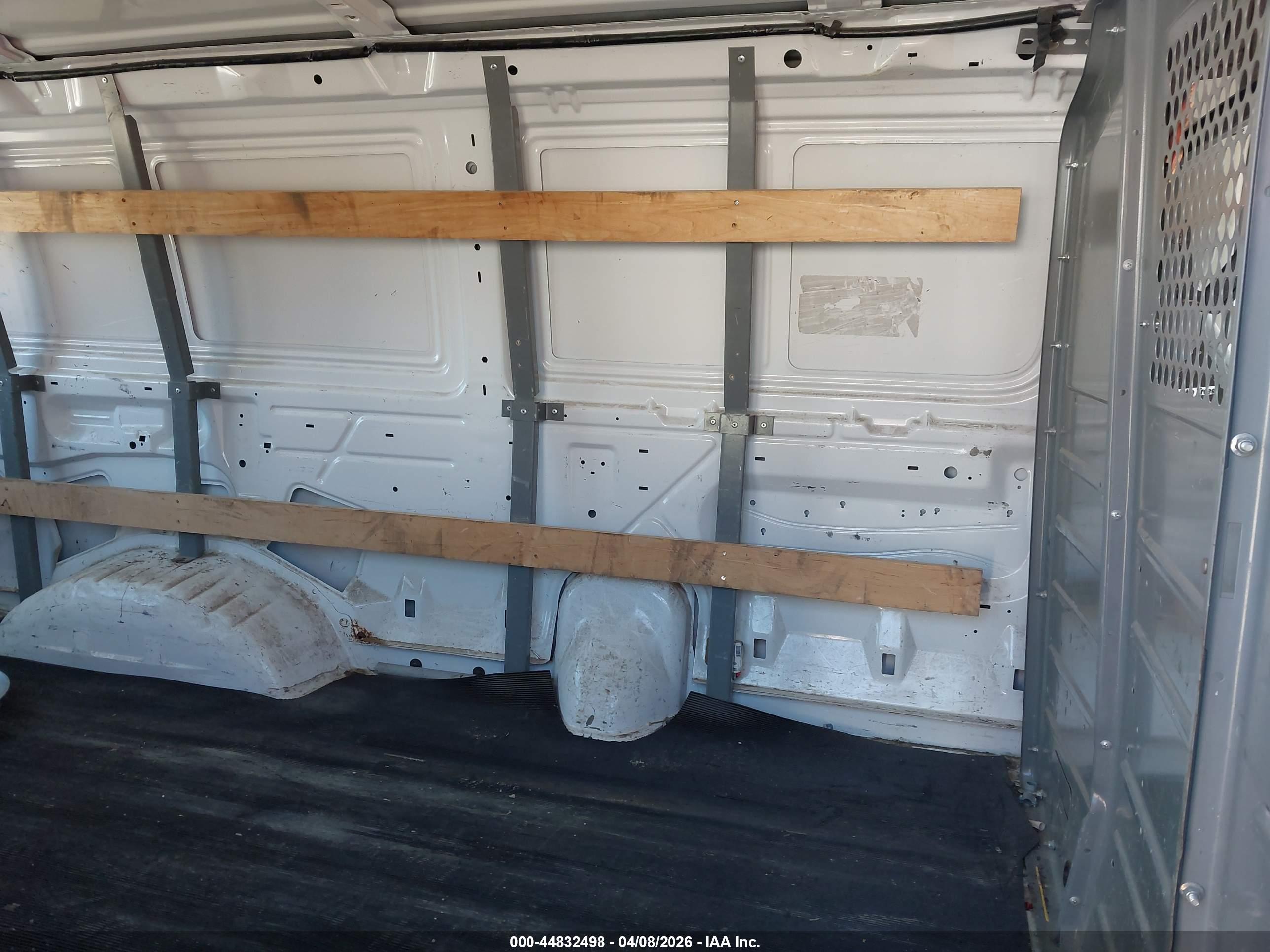 FORD E-250 image 8