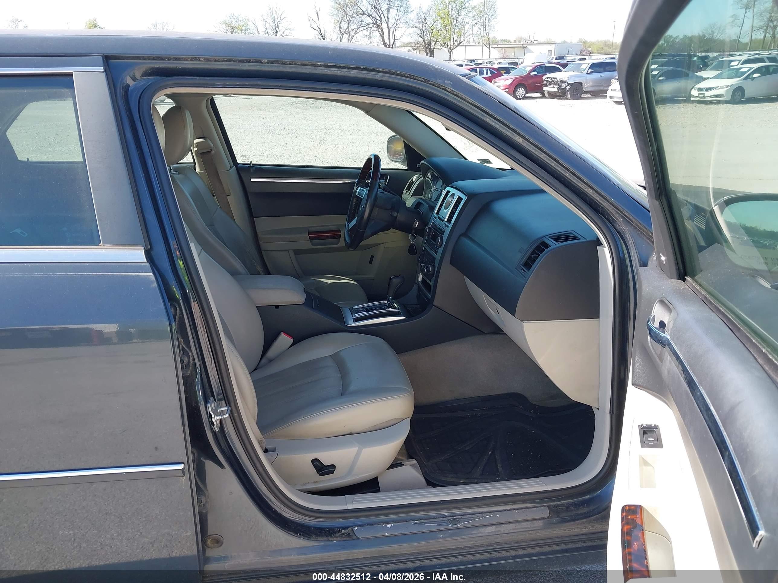 CHRYSLER 300C image 5