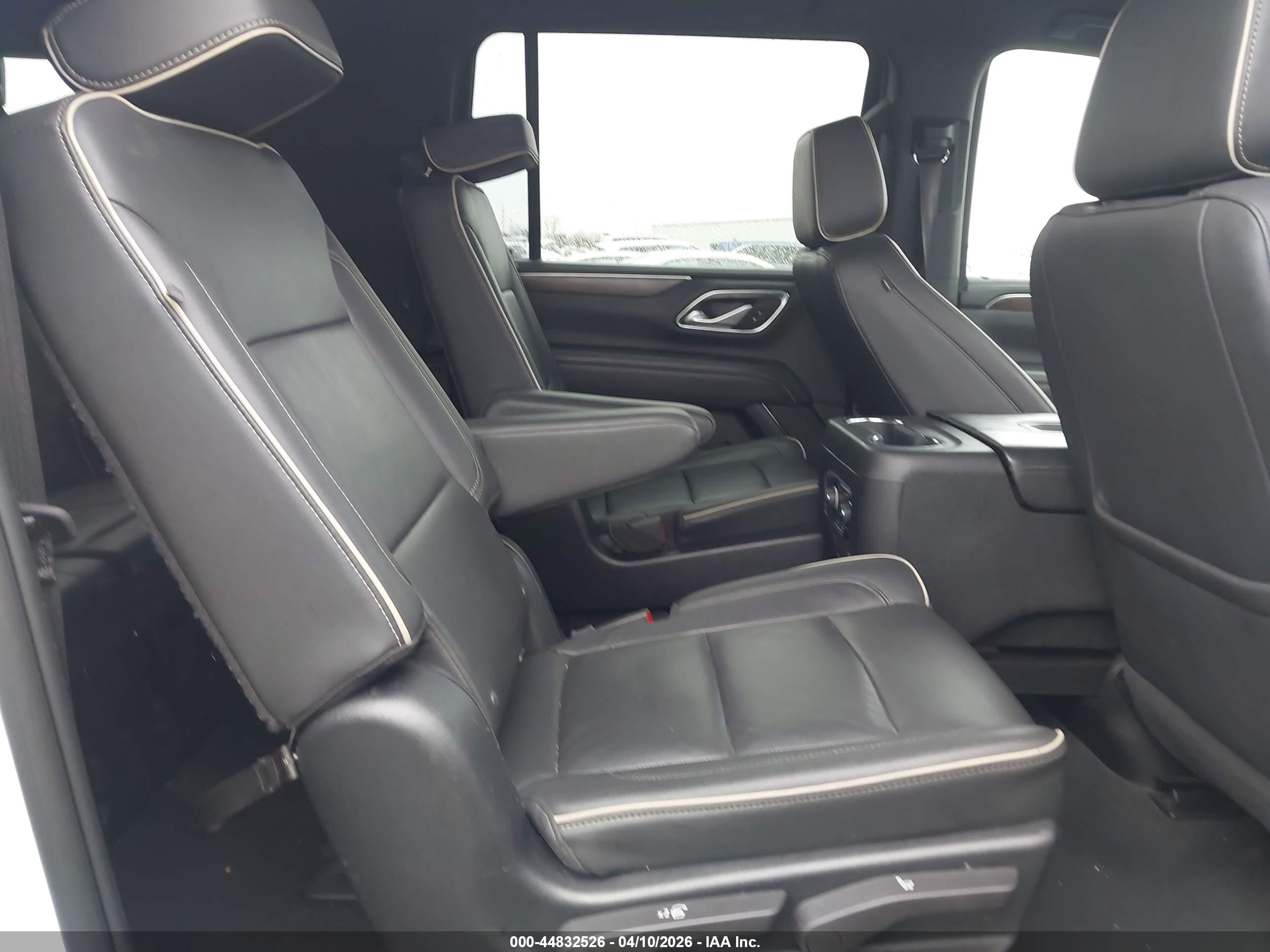 CHEVROLET SUBURBAN image 8
