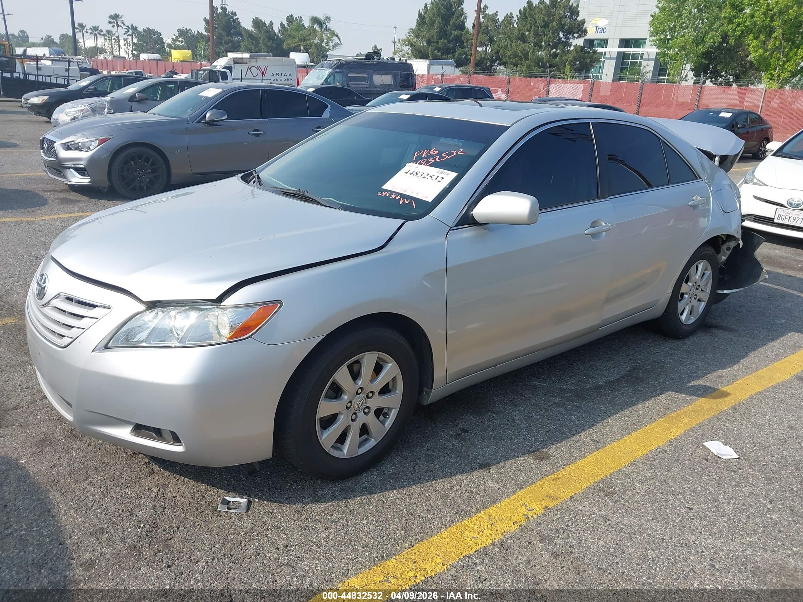 TOYOTA CAMRY image 2