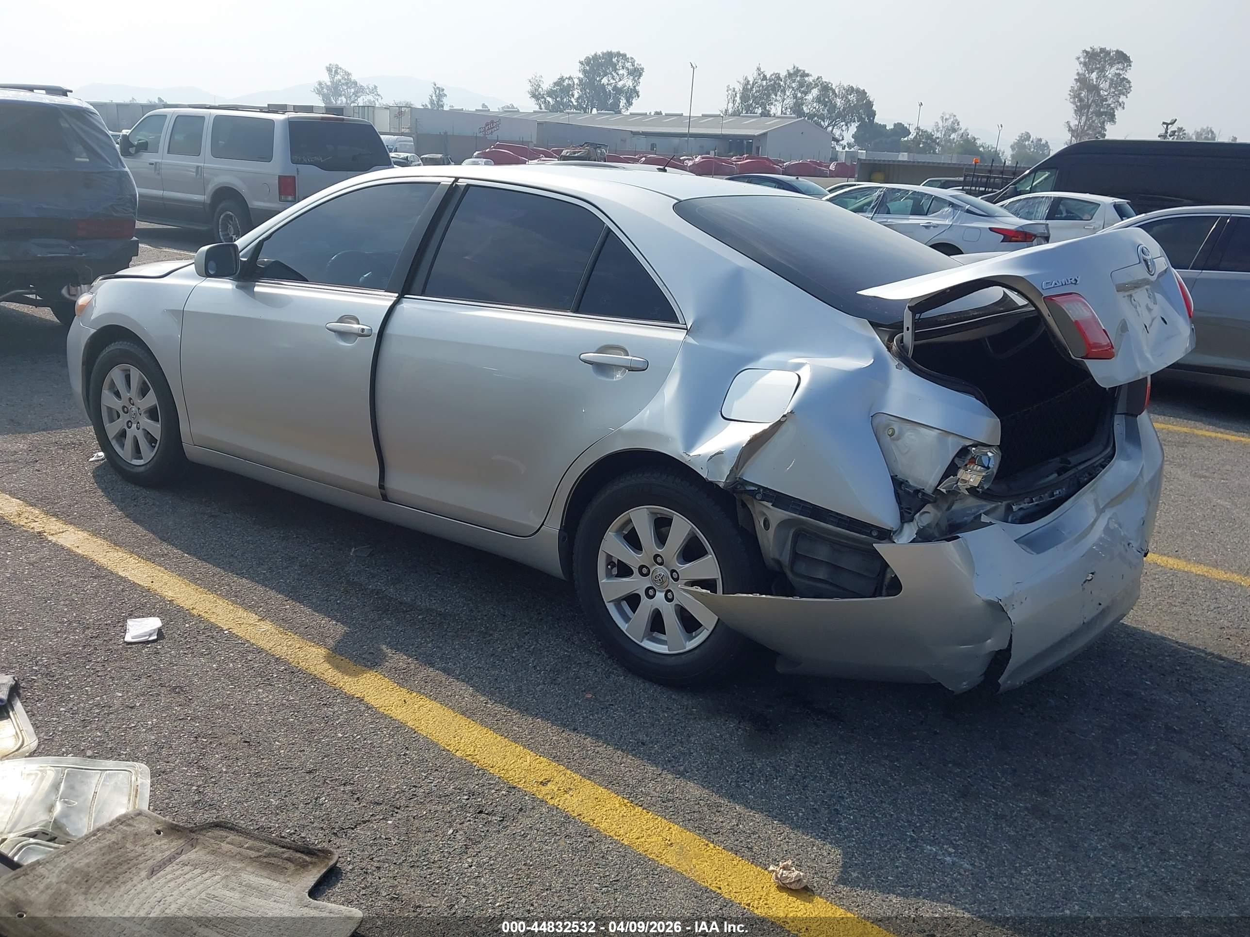 TOYOTA CAMRY image 3