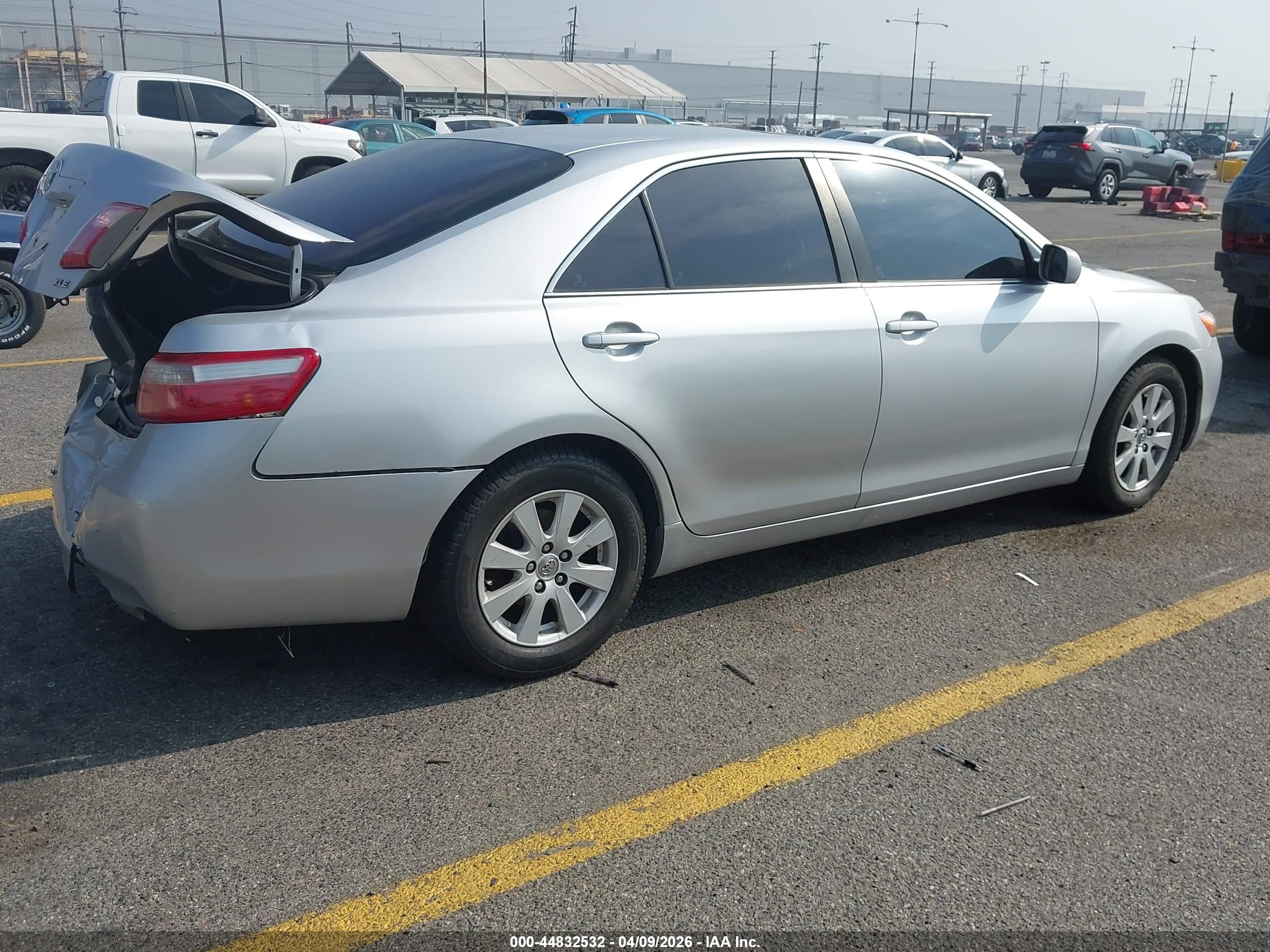 TOYOTA CAMRY image 4