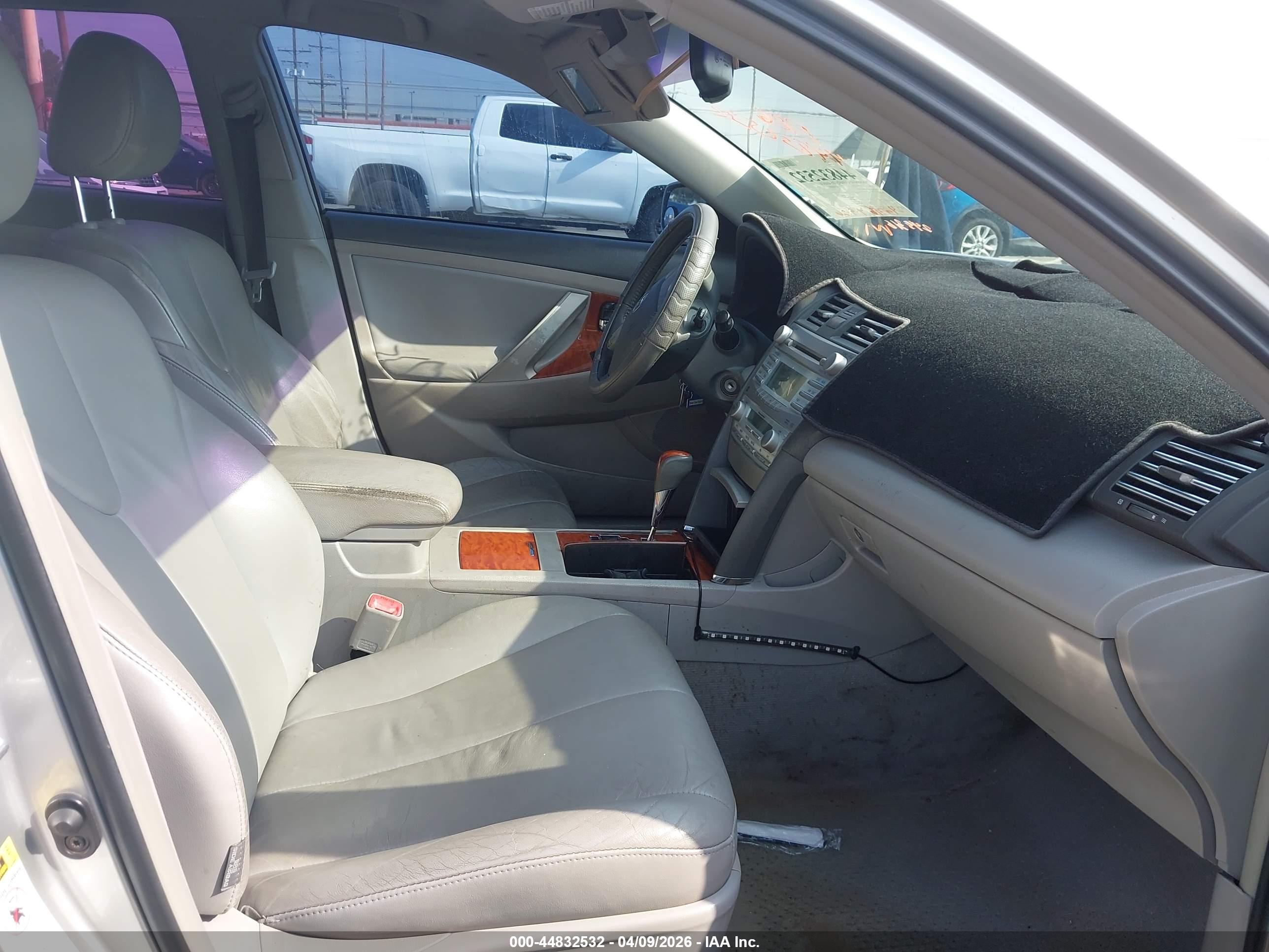 TOYOTA CAMRY image 5