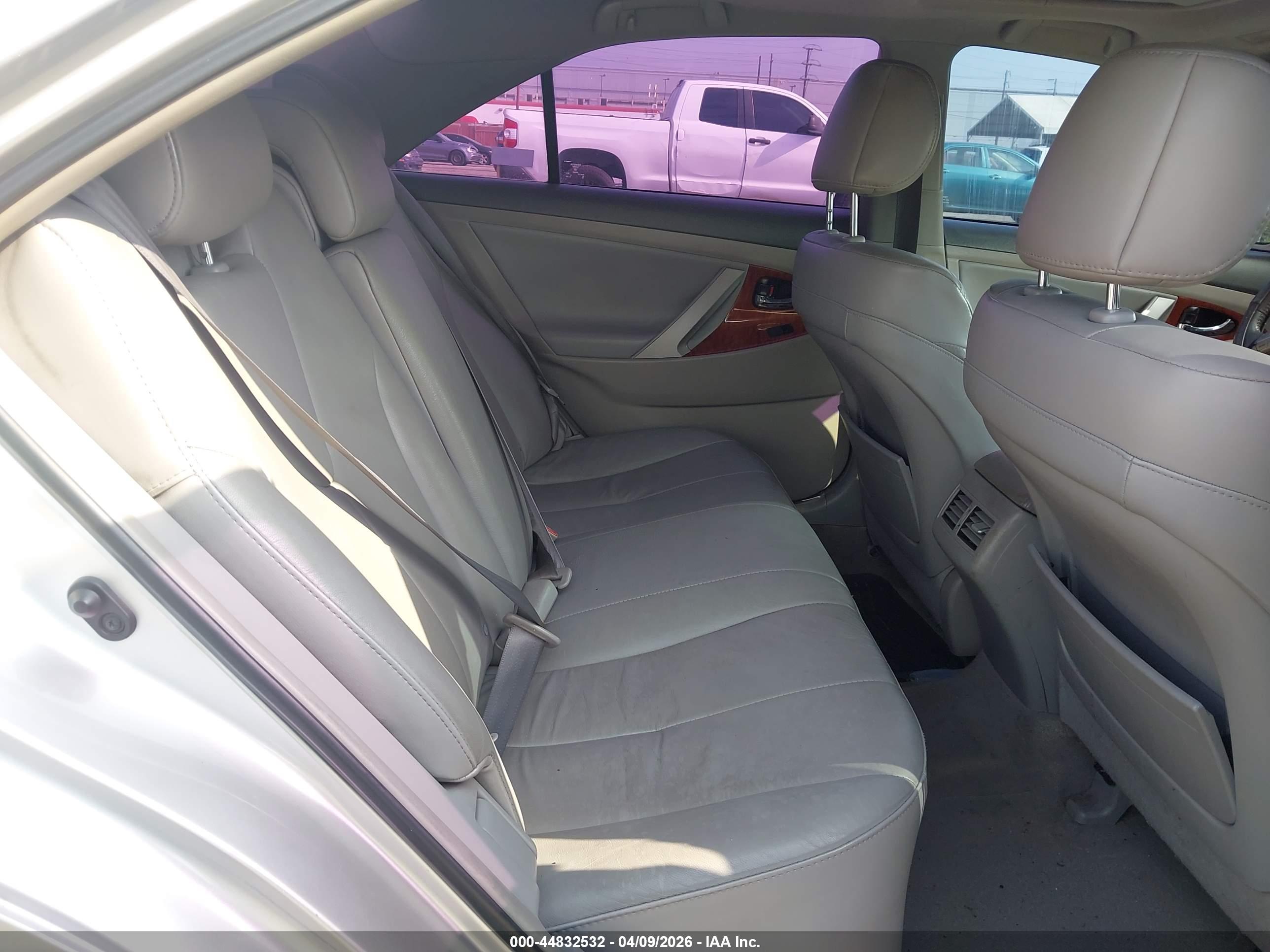TOYOTA CAMRY image 8