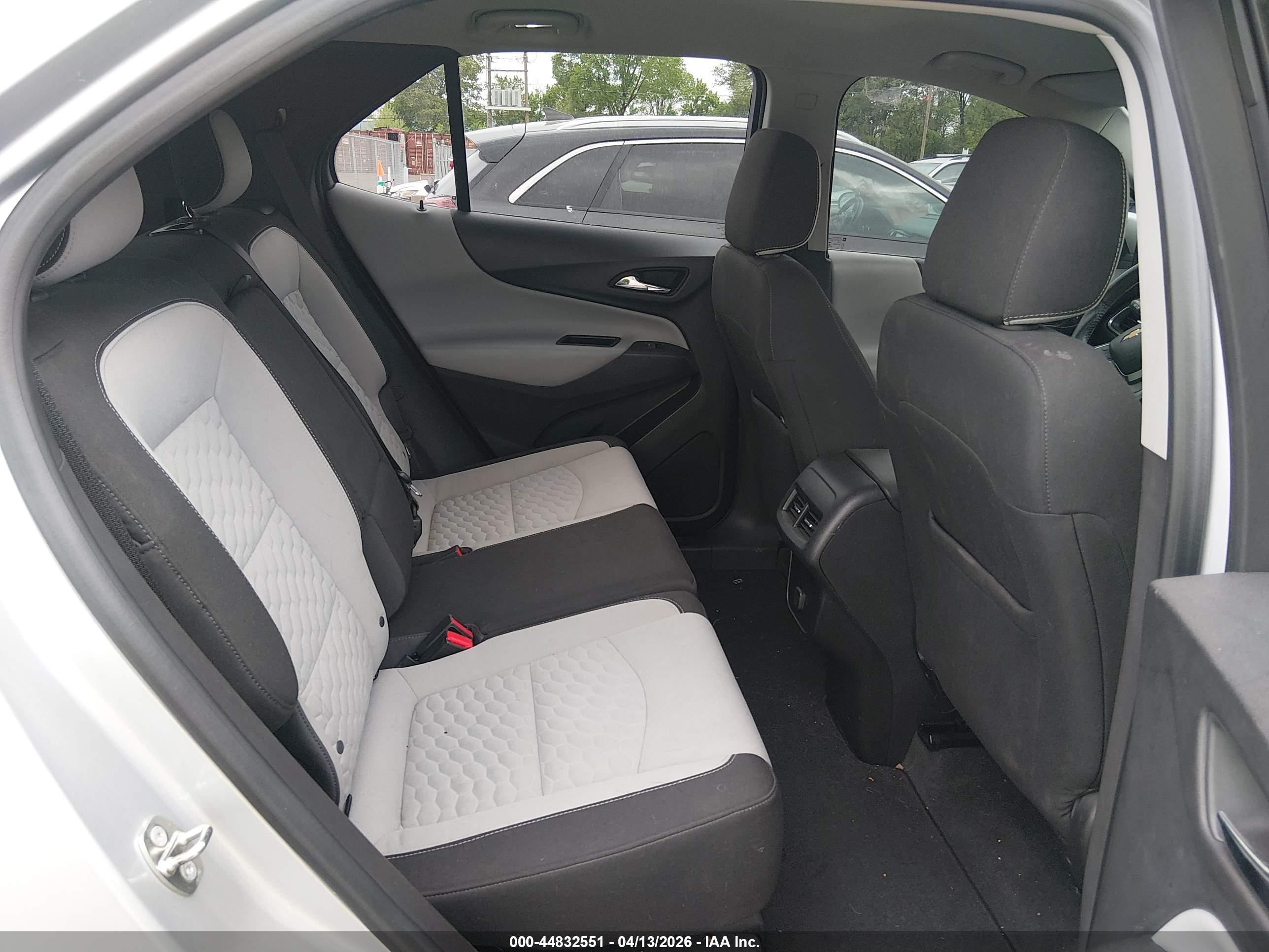 CHEVROLET EQUINOX image 8