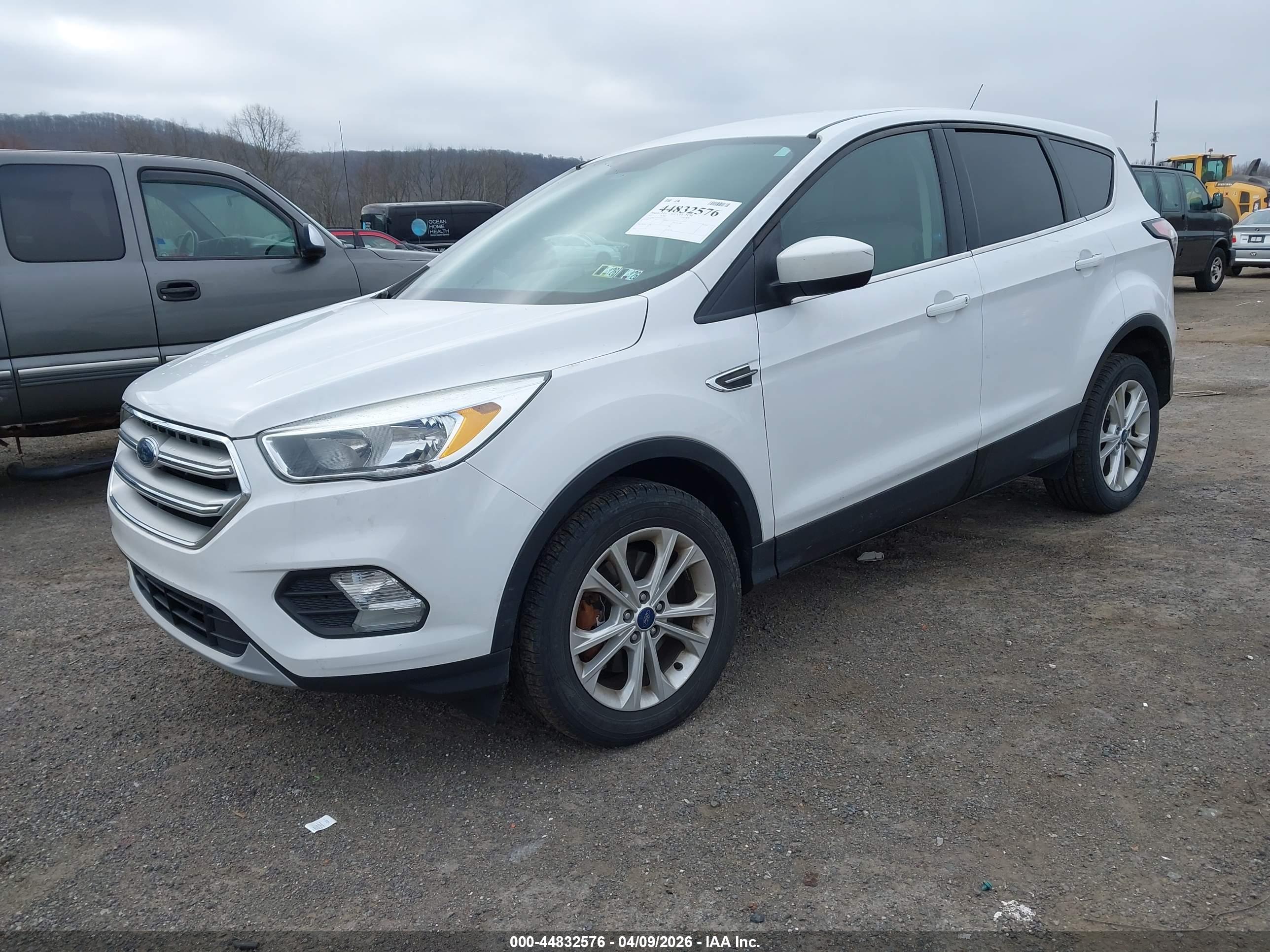 FORD ESCAPE image 2