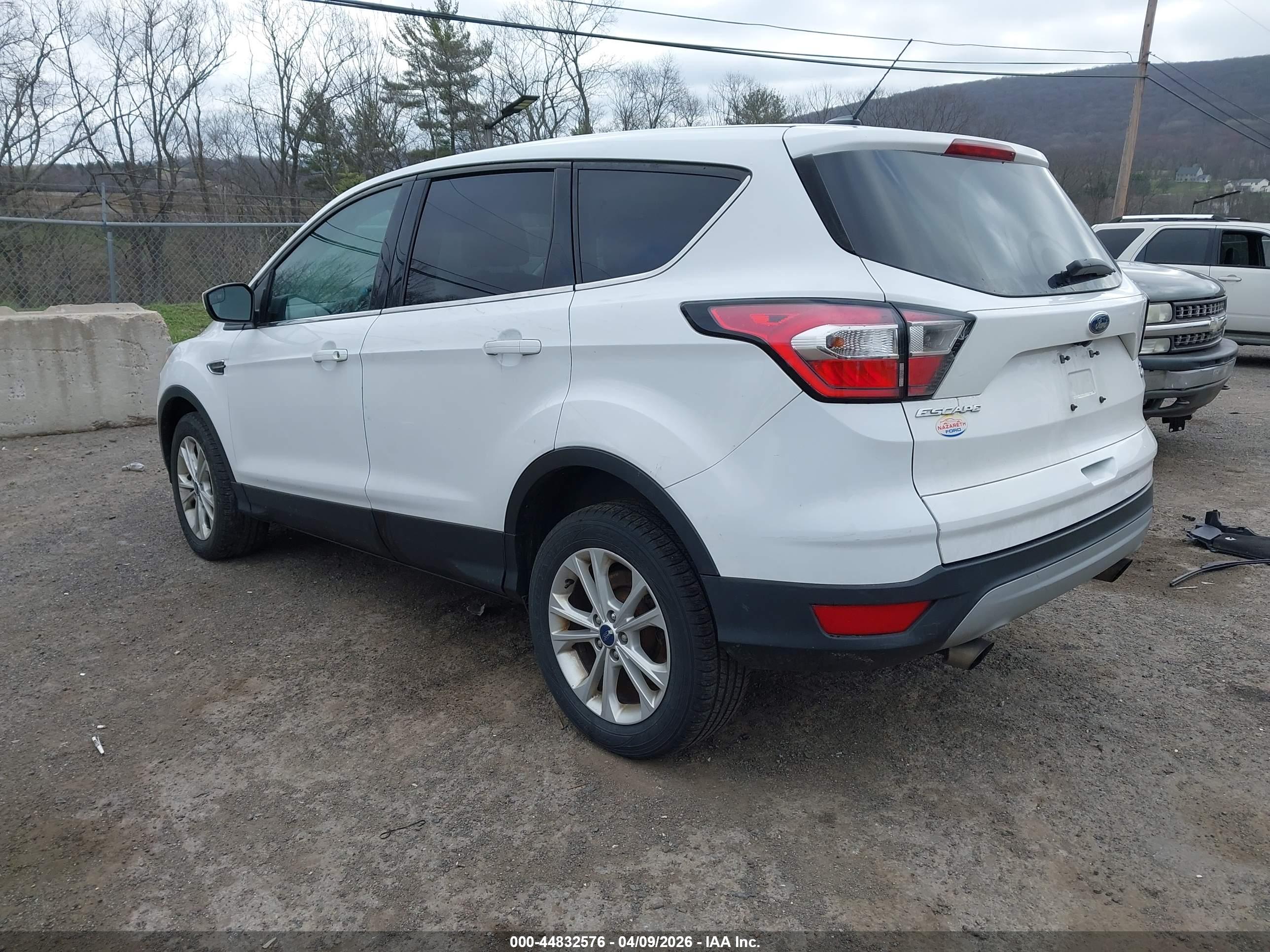 FORD ESCAPE image 3