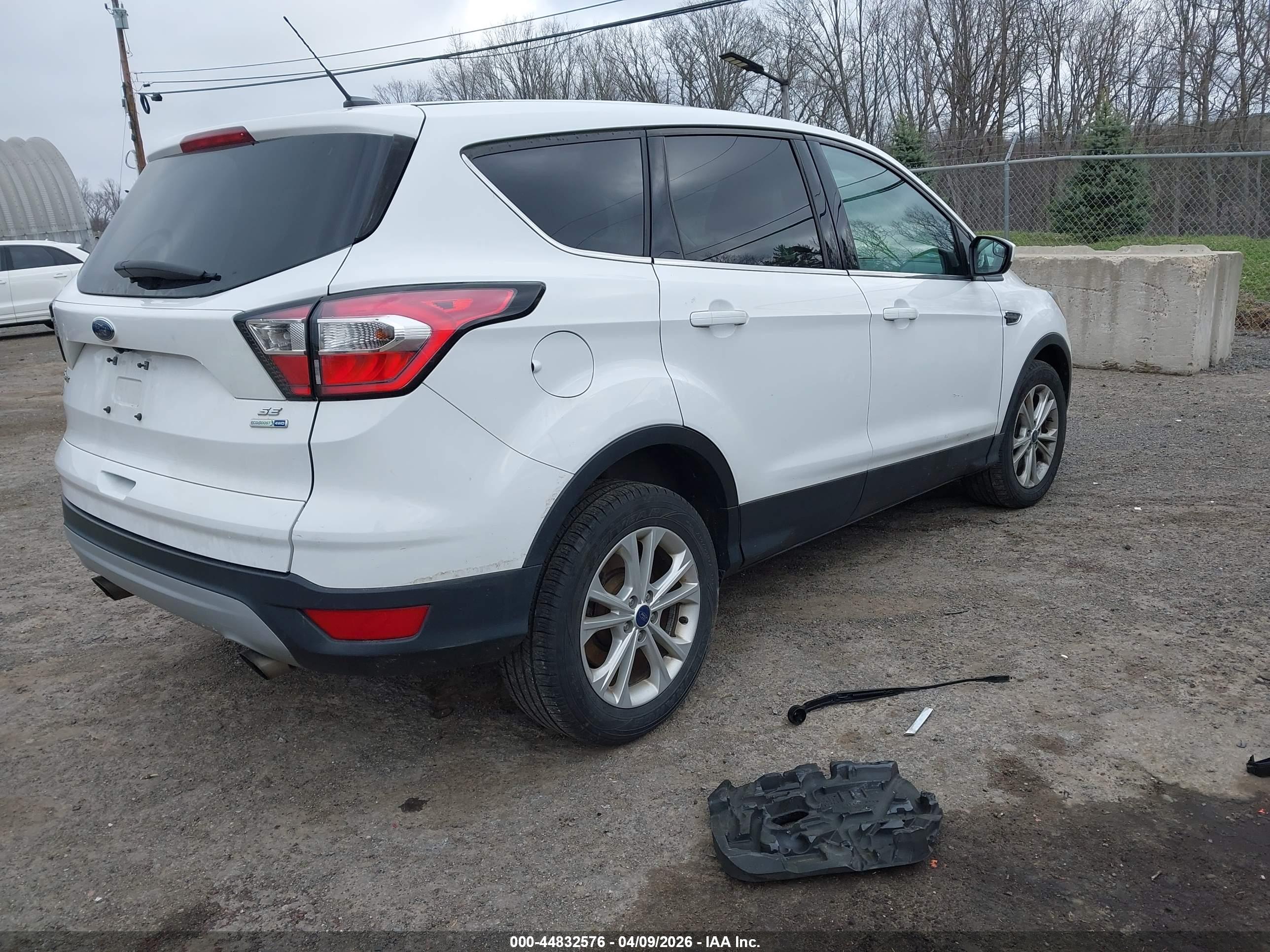 FORD ESCAPE image 4