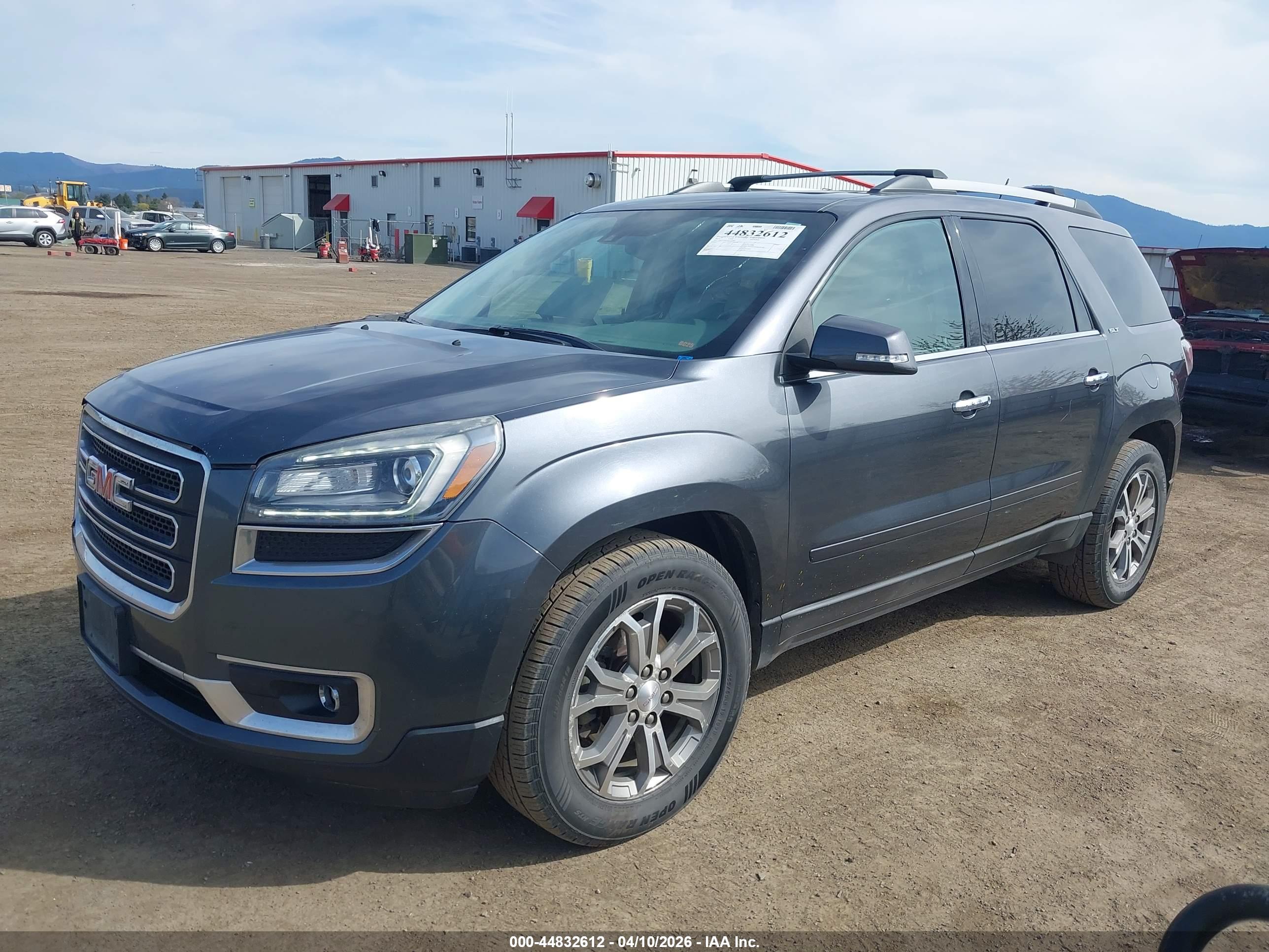 GMC ACADIA image 2