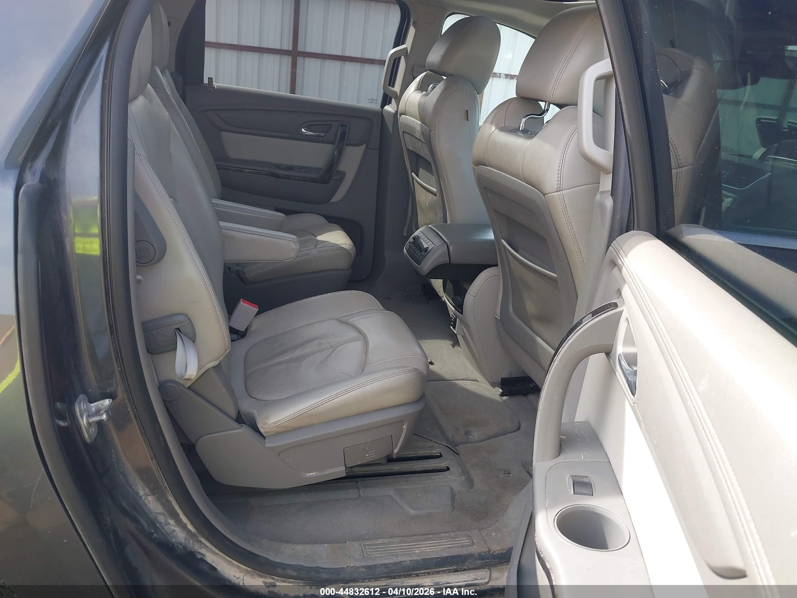 GMC ACADIA image 8