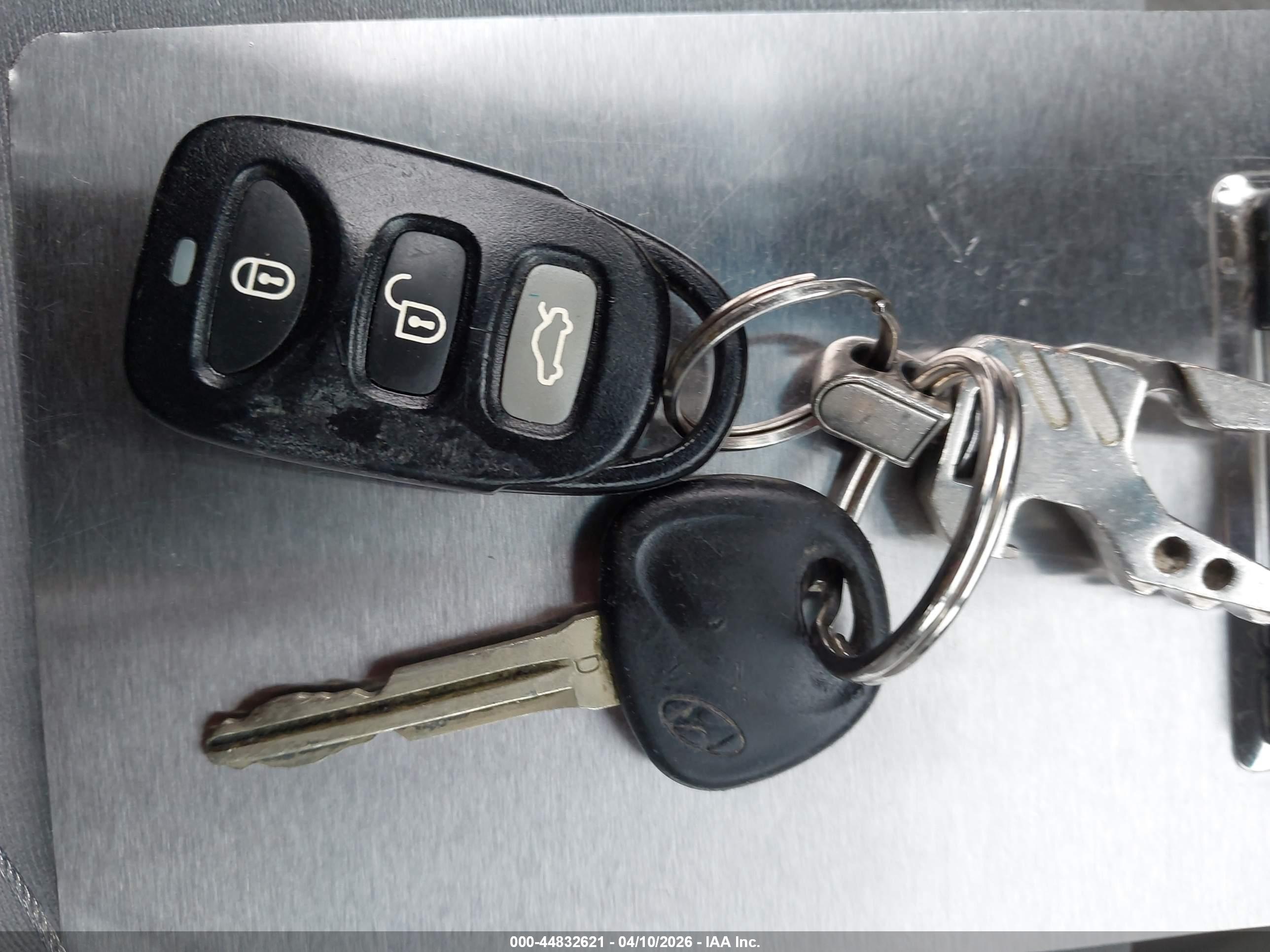 HYUNDAI ELANTRA image 11