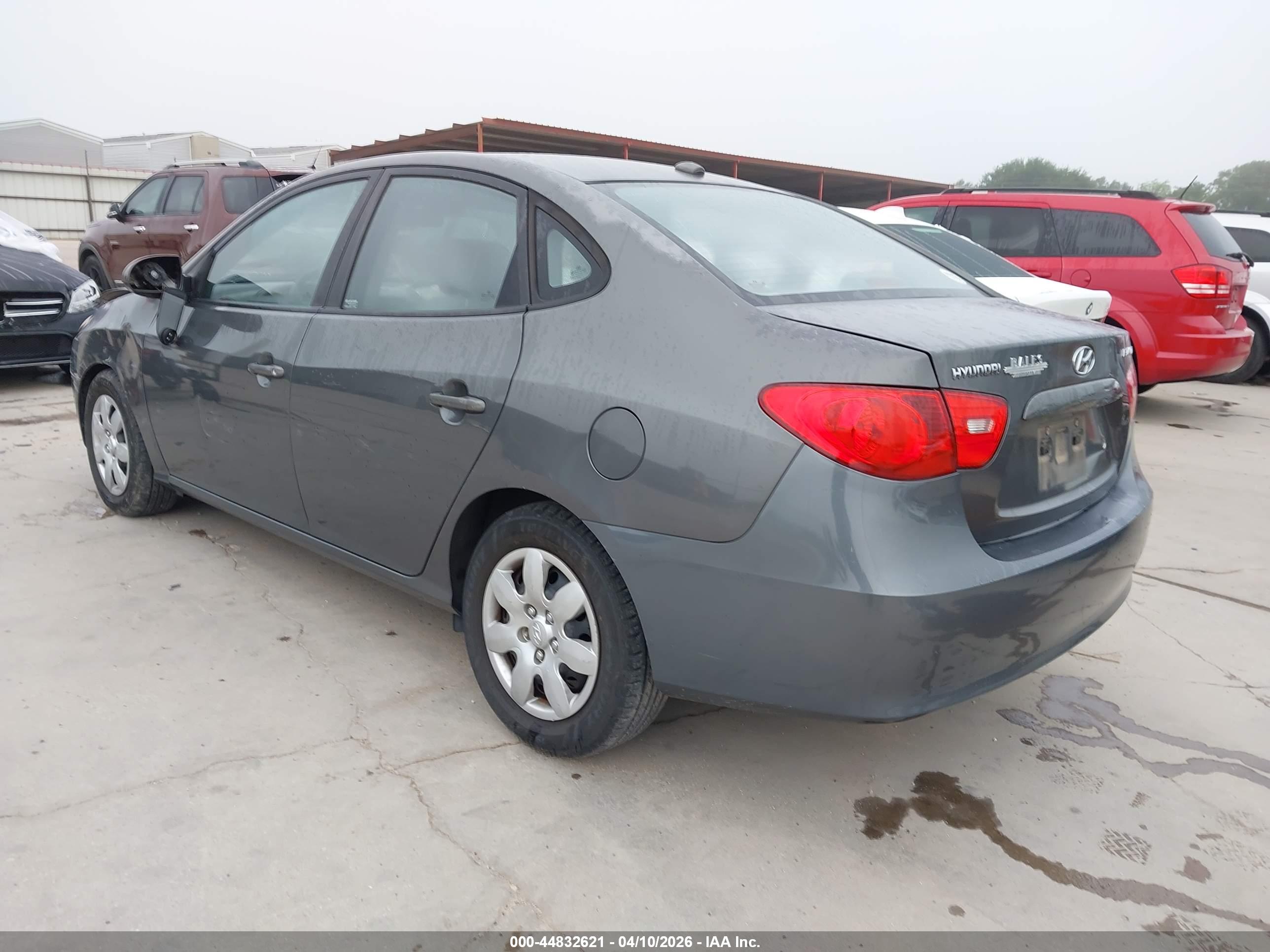 HYUNDAI ELANTRA image 3