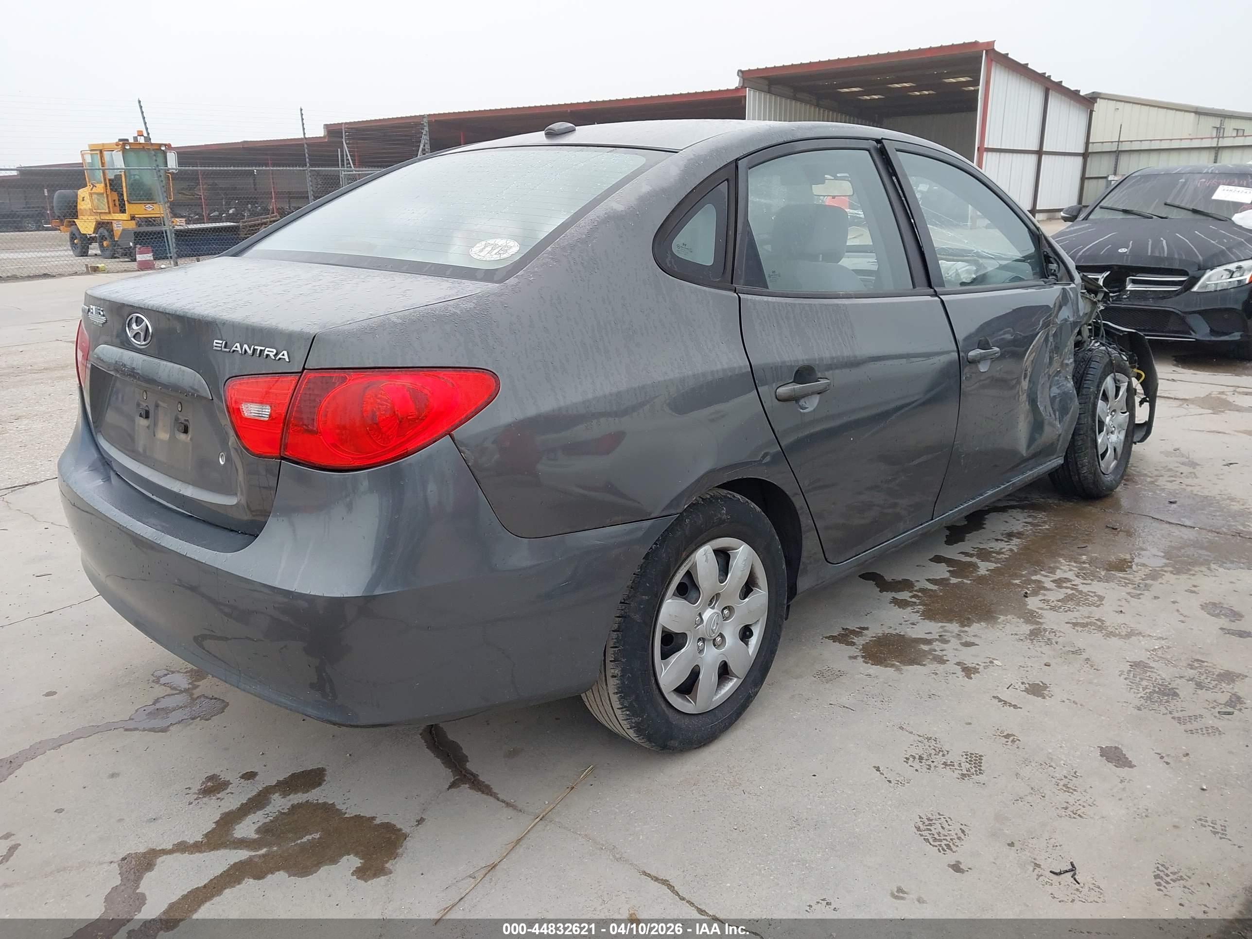 HYUNDAI ELANTRA image 4