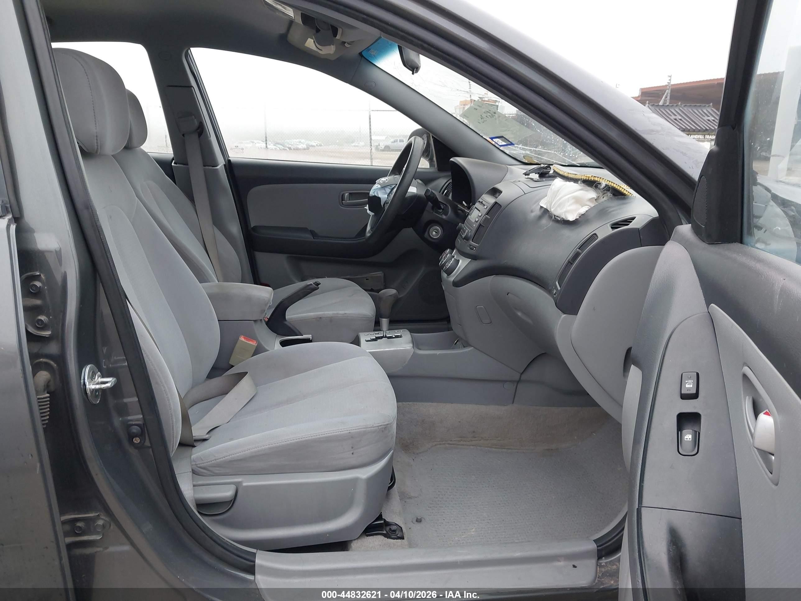 HYUNDAI ELANTRA image 5