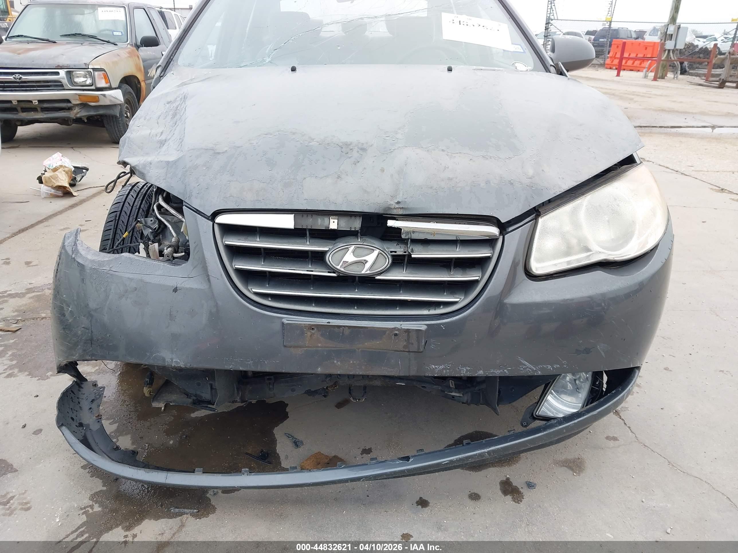 HYUNDAI ELANTRA image 6