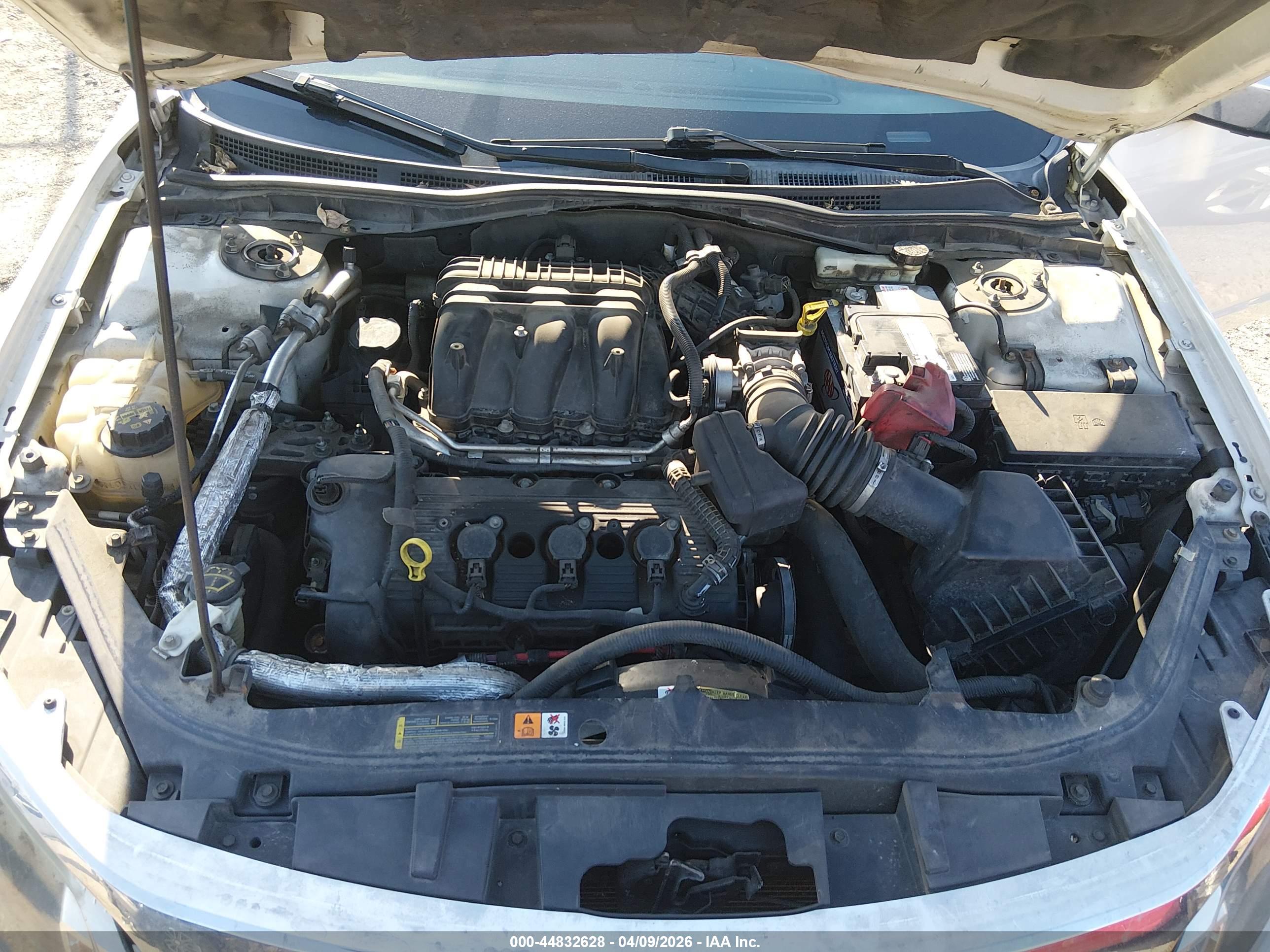 FORD FUSION image 10