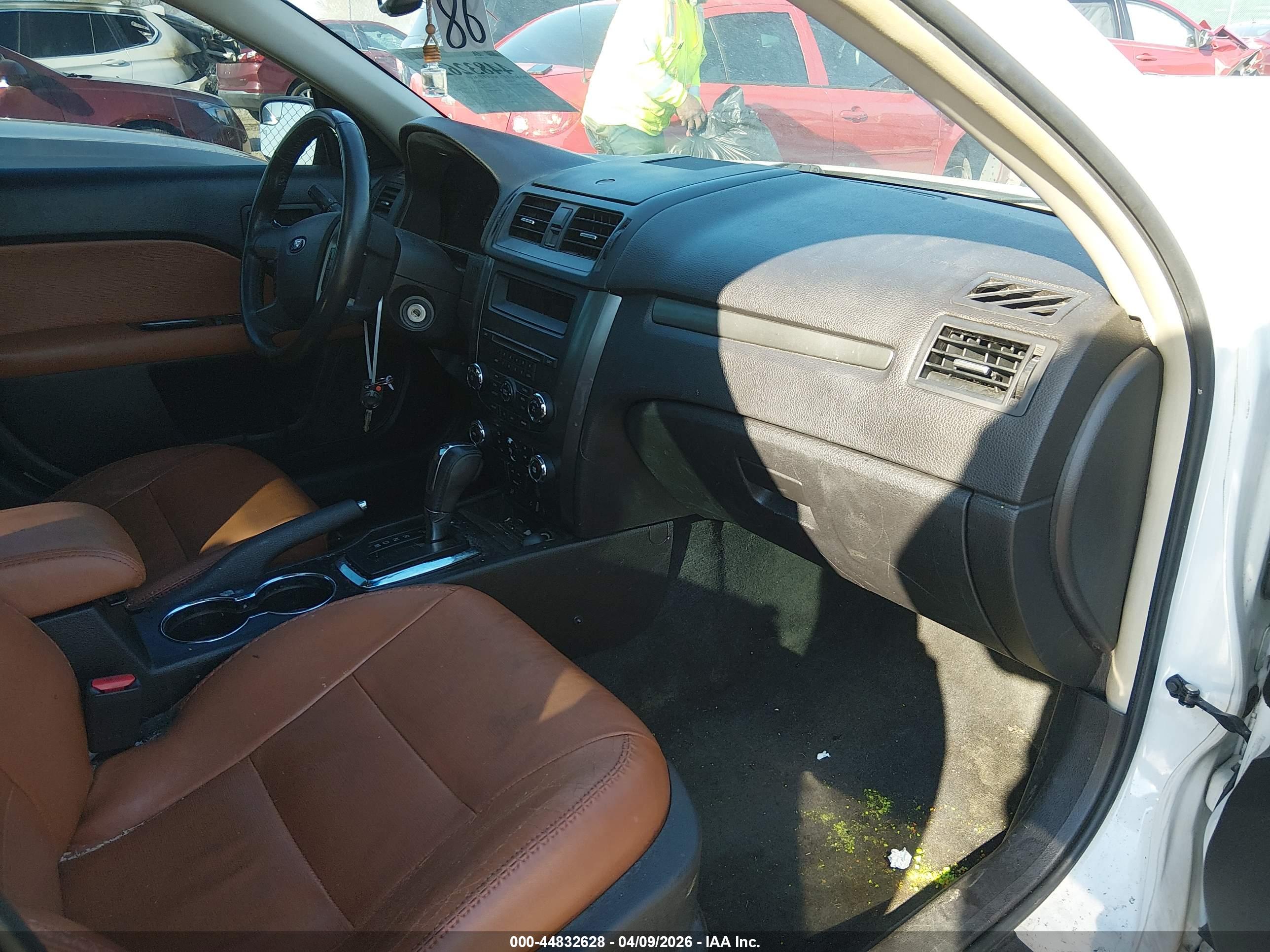 FORD FUSION image 5