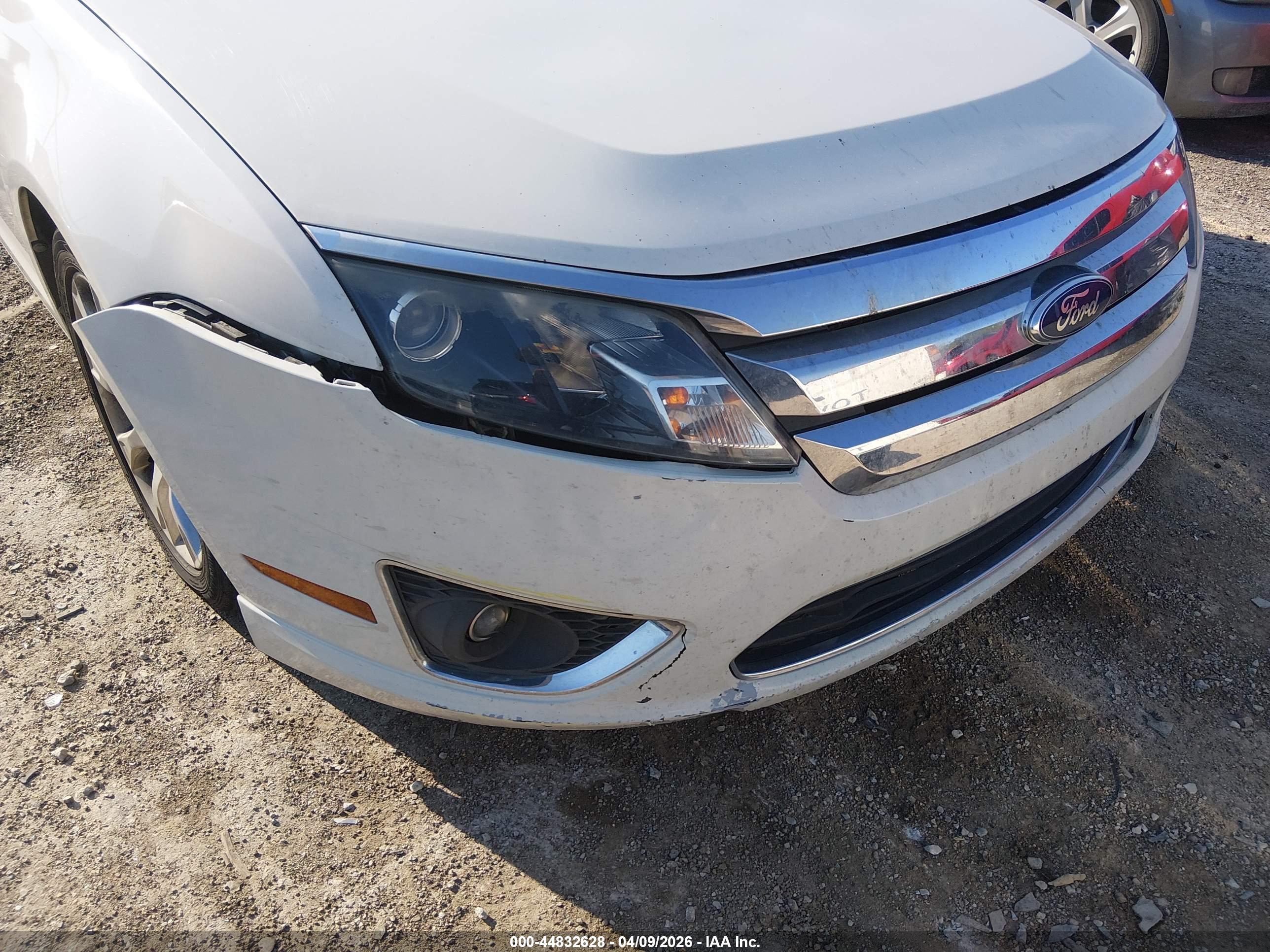 FORD FUSION image 6