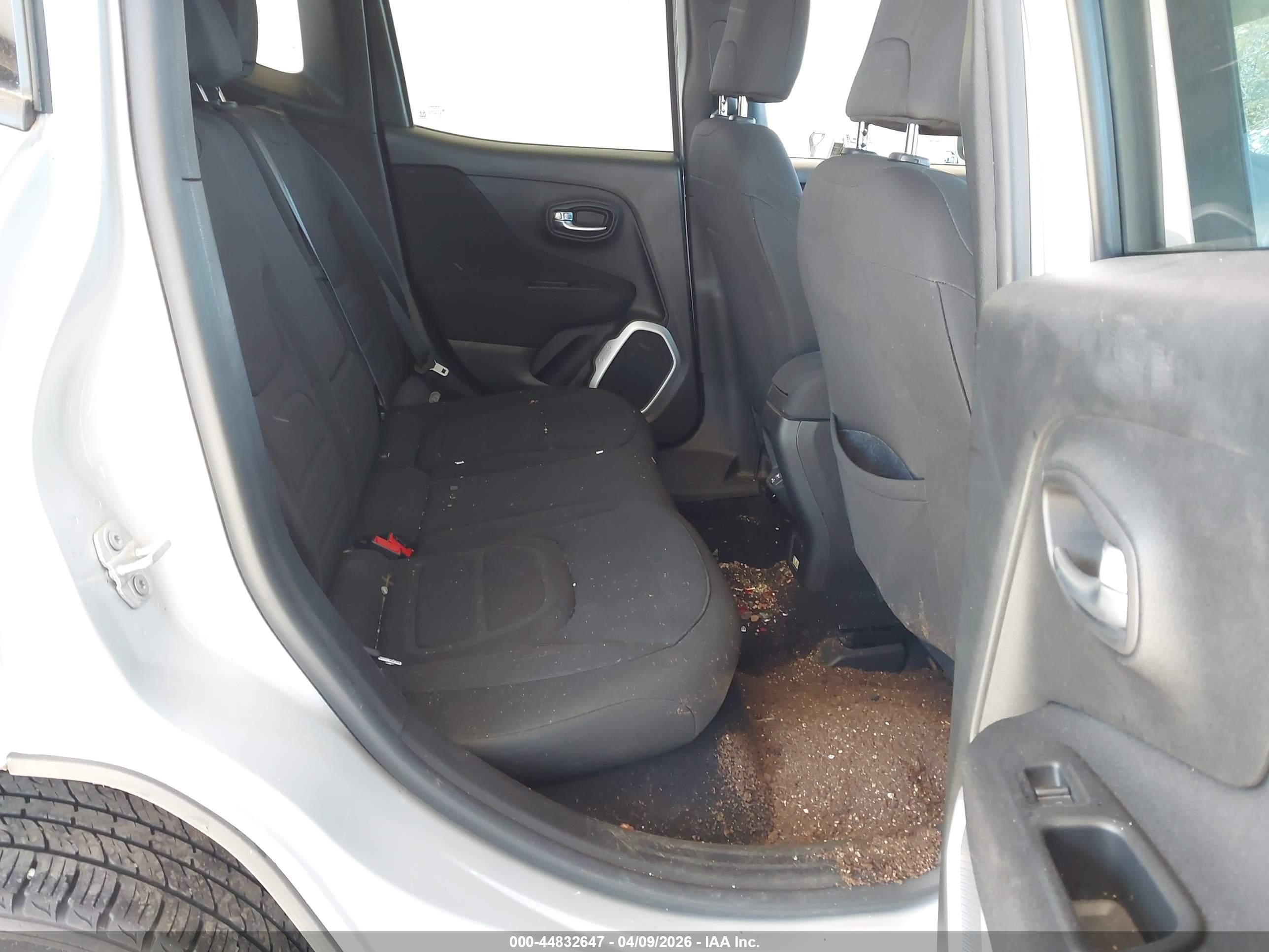 JEEP RENEGADE image 8