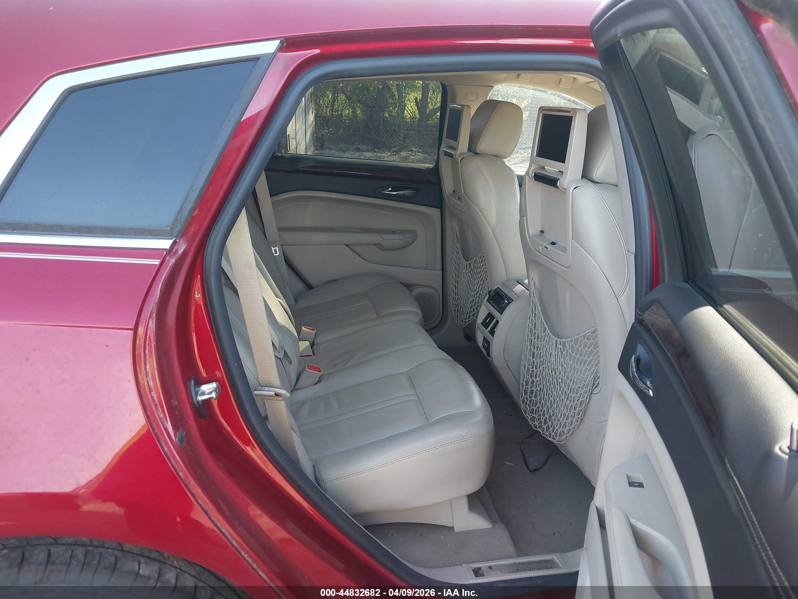 CADILLAC SRX image 8