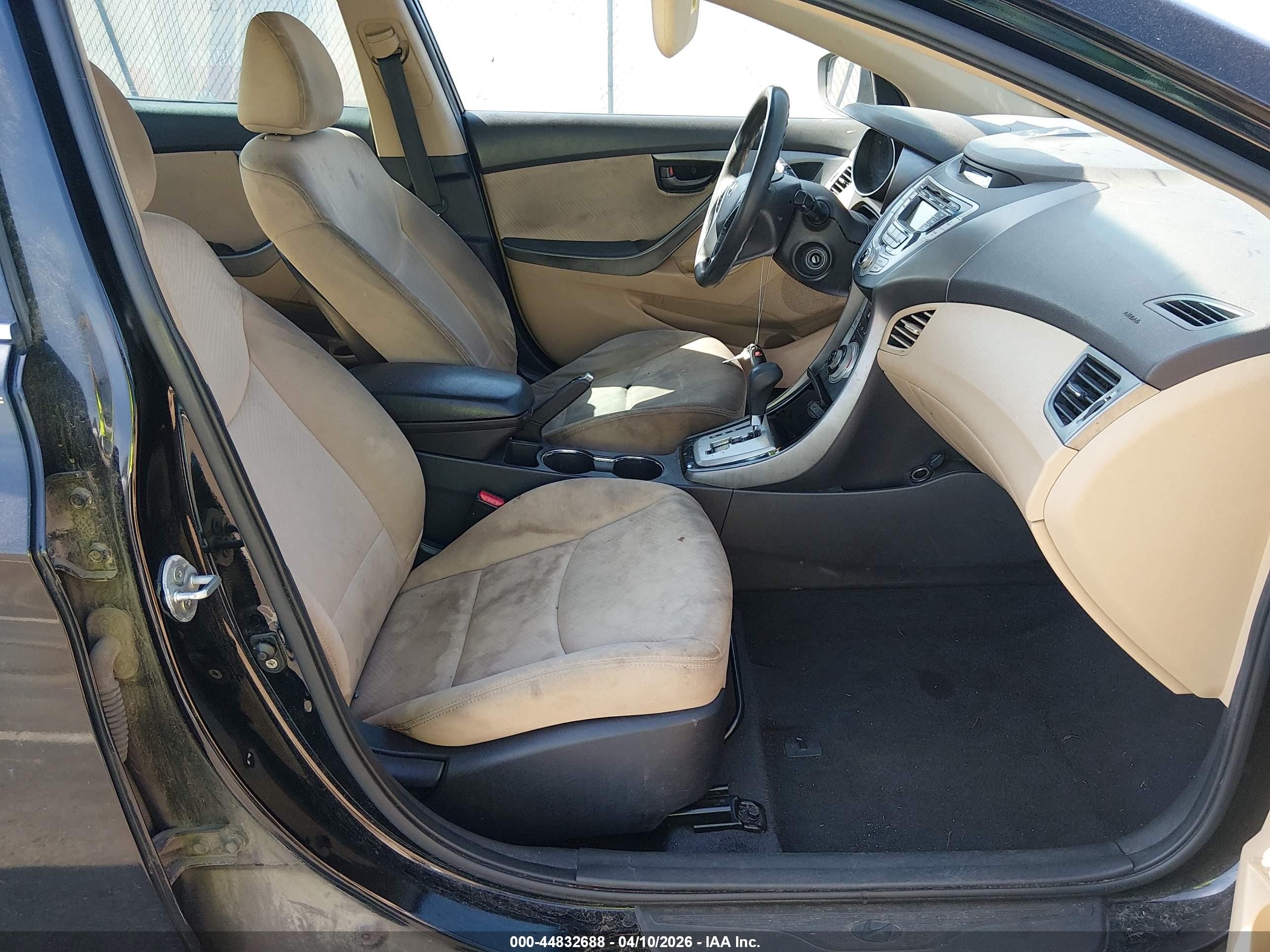 HYUNDAI ELANTRA image 5