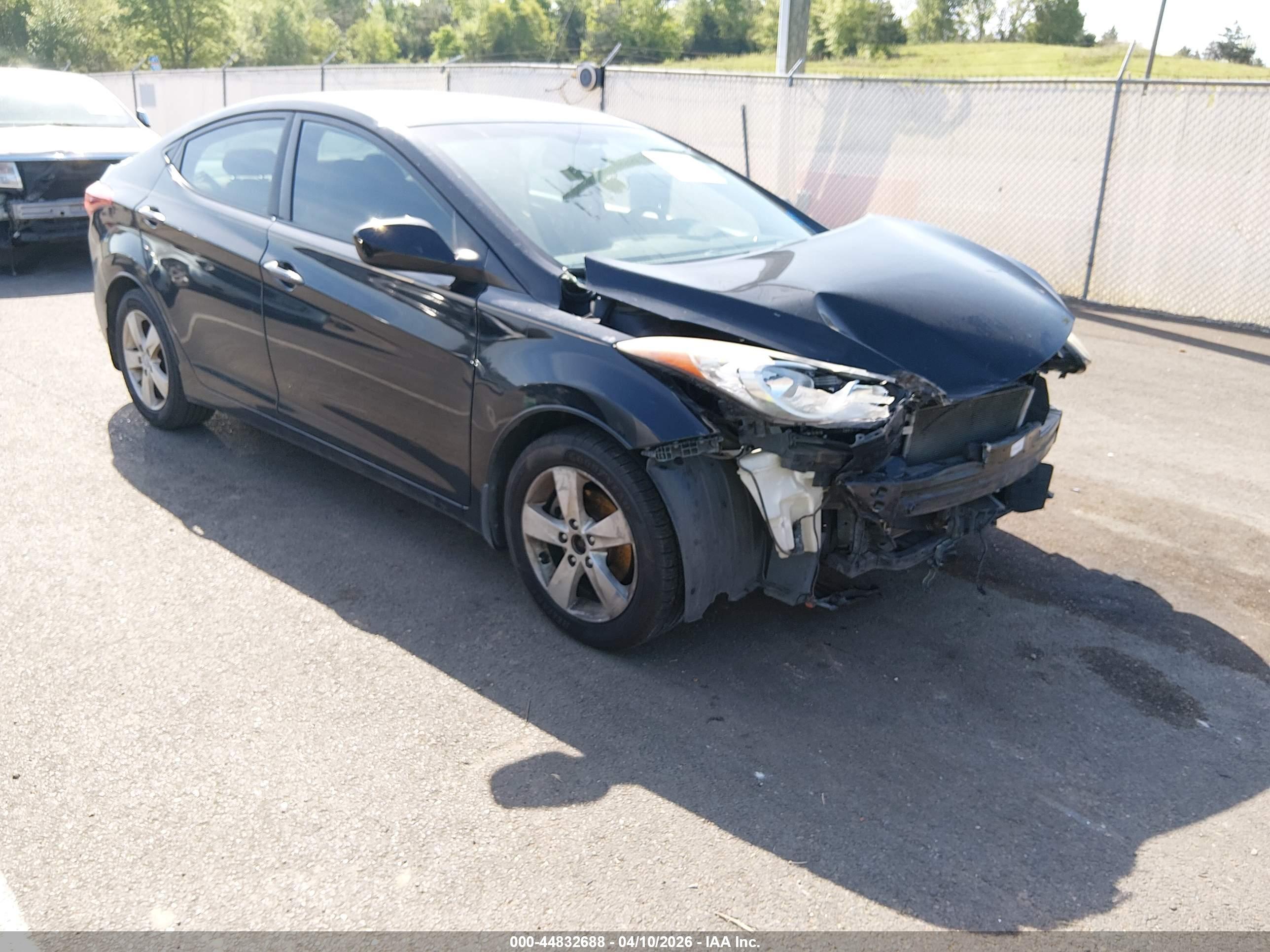 HYUNDAI ELANTRA image 6