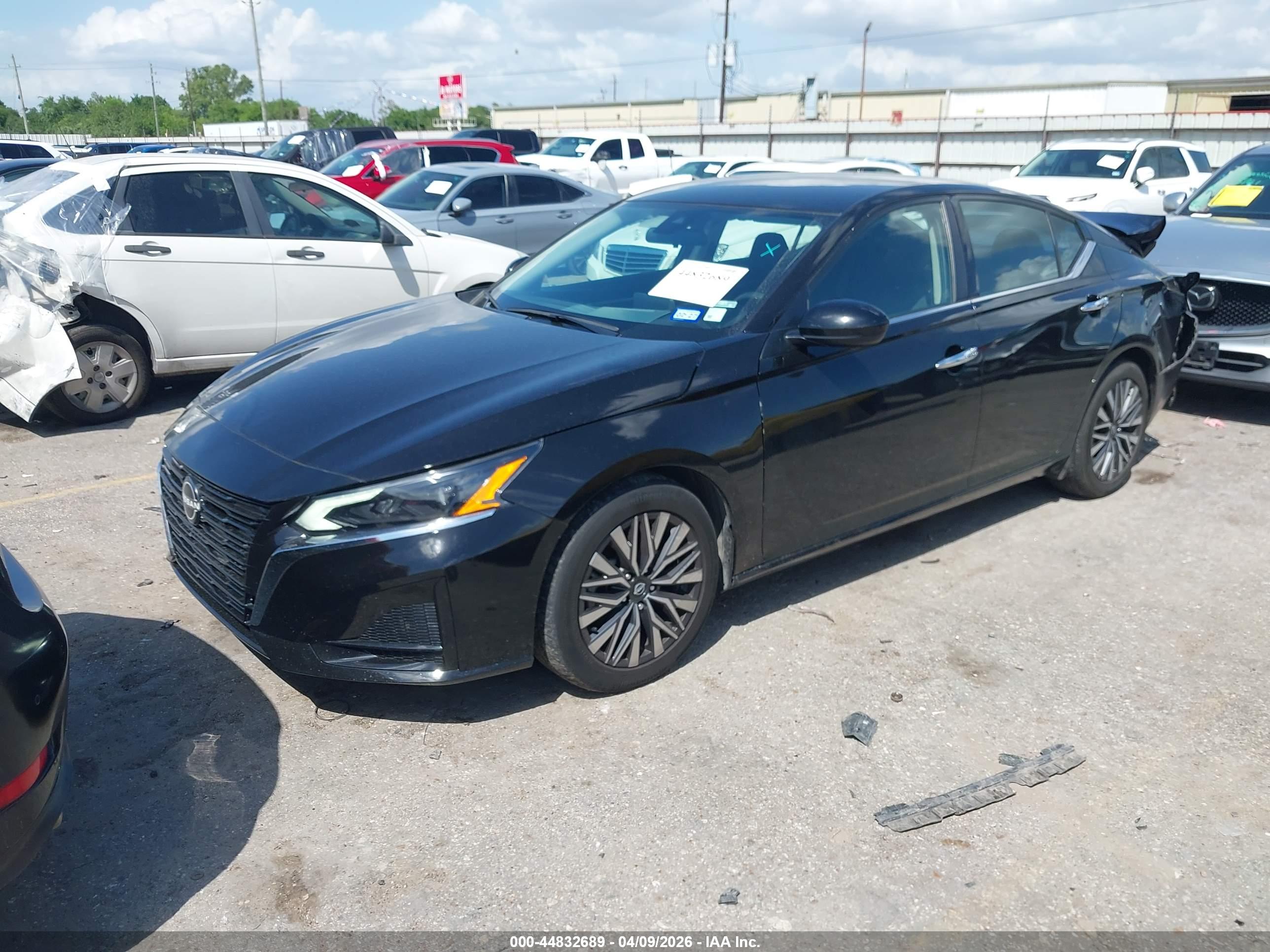 NISSAN ALTIMA image 2