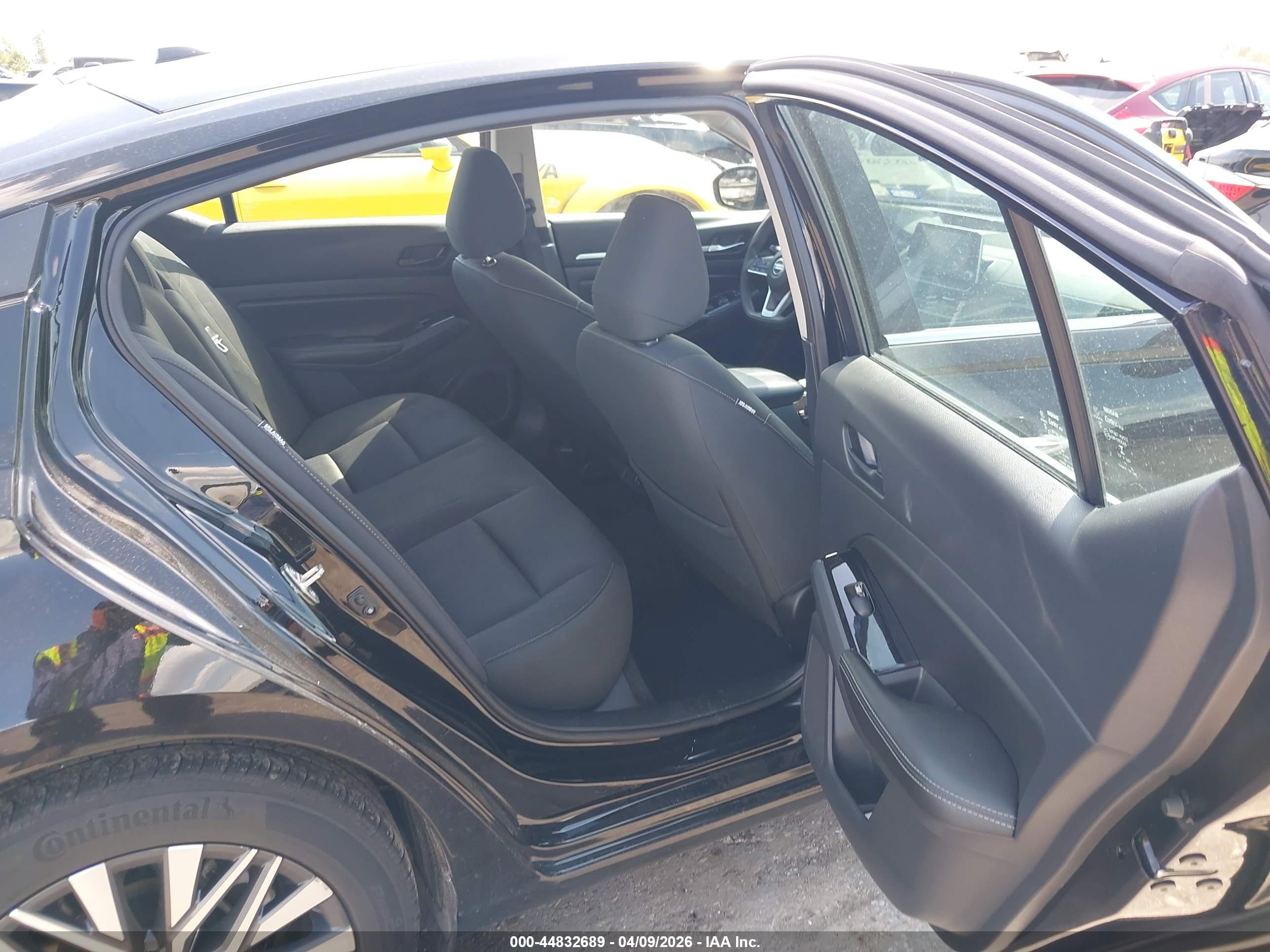 NISSAN ALTIMA image 8