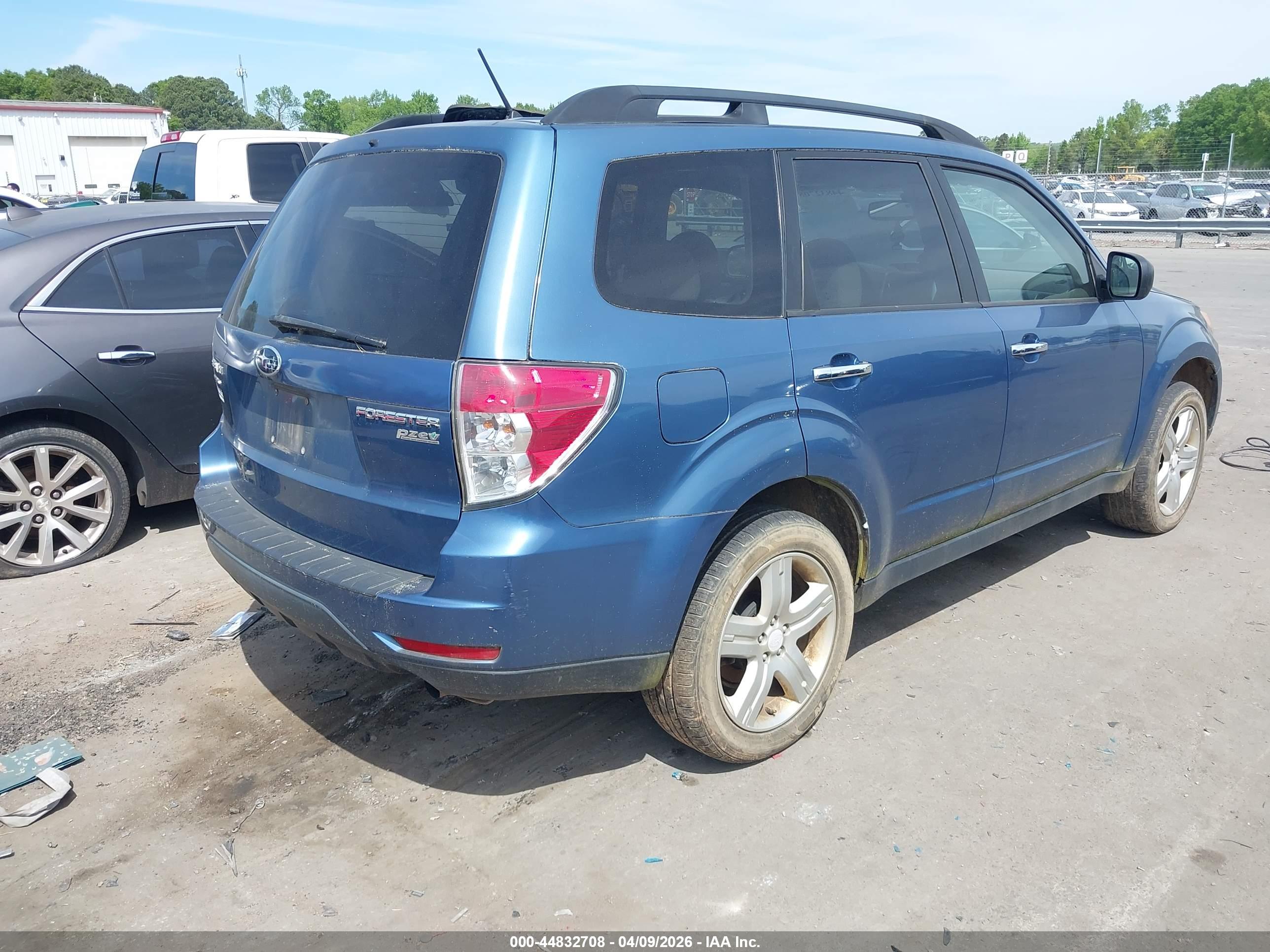 SUBARU FORESTER image 4