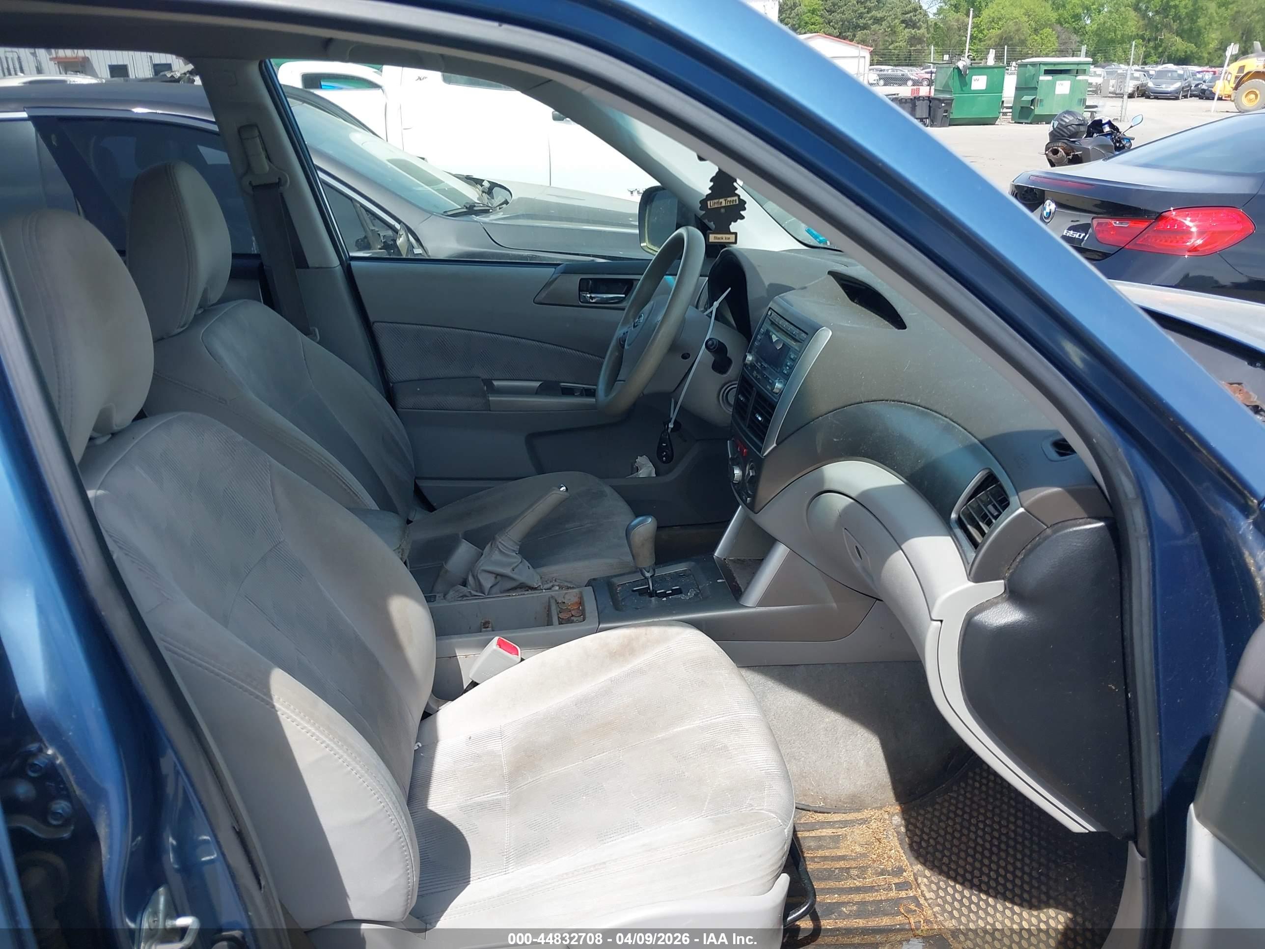 SUBARU FORESTER image 5